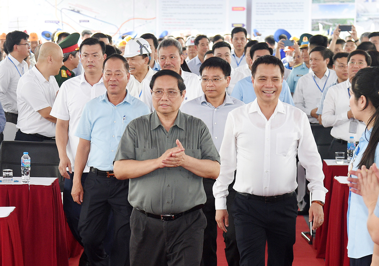 Thủ tướng Phạm Minh Chính dự lễ khởi công gói thầu số 12 thi công xây dựng và cung cấp, lắp đặt thiết bị công trình mở rộng Nhà ga hành khách quốc tế T2 của sân bay Nội Bài.