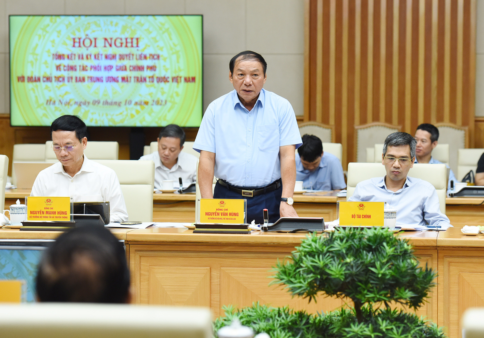 Bộ trưởng Văn hóa, Thể thao và Du lịch Nguyễn Văn Hùng phát biểu.