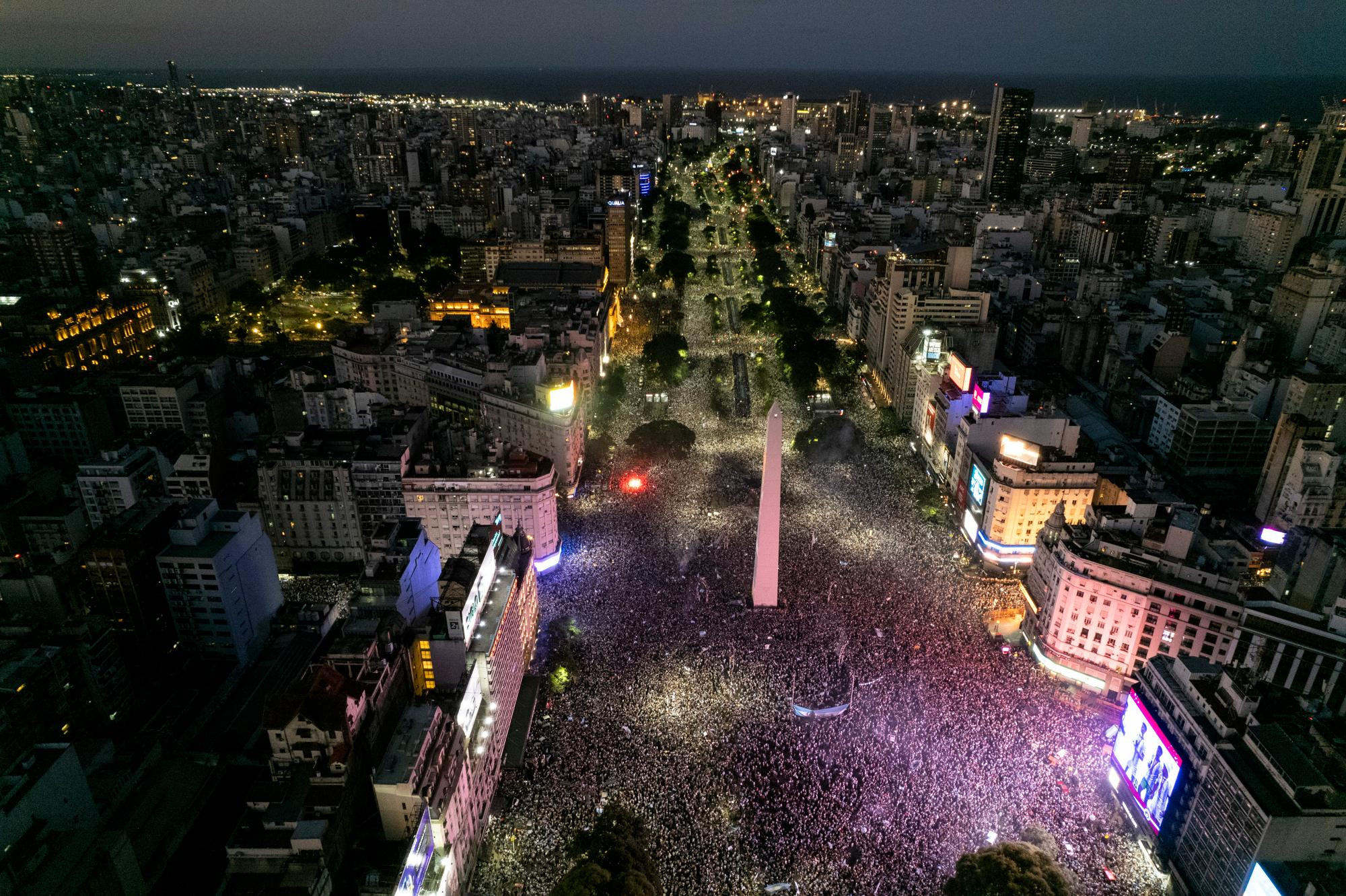 Người Argentina đã có 1 đêm không ngủ. (Ảnh: Telam)