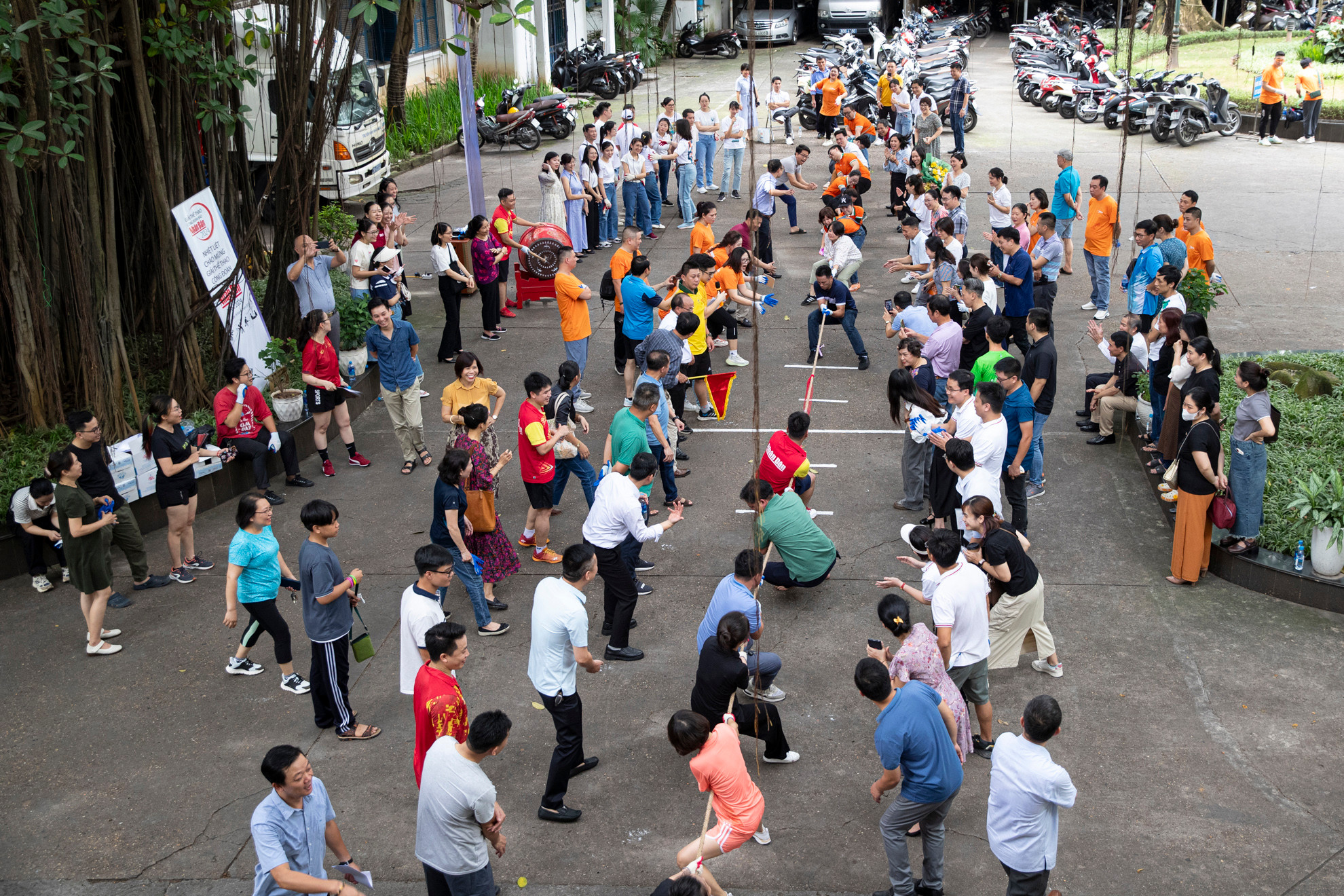 Không khí sôi nổi hào hứng diễn ra tại khuôn viên Trụ sở Báo Nhân Dân trong suốt thời gian diễn ra các môn thi đấu. Không khí sôi nổi hào hứng diễn ra tại khuôn viên Trụ sở Báo Nhân Dân trong suốt thời gian diễn ra các môn thi đấu.