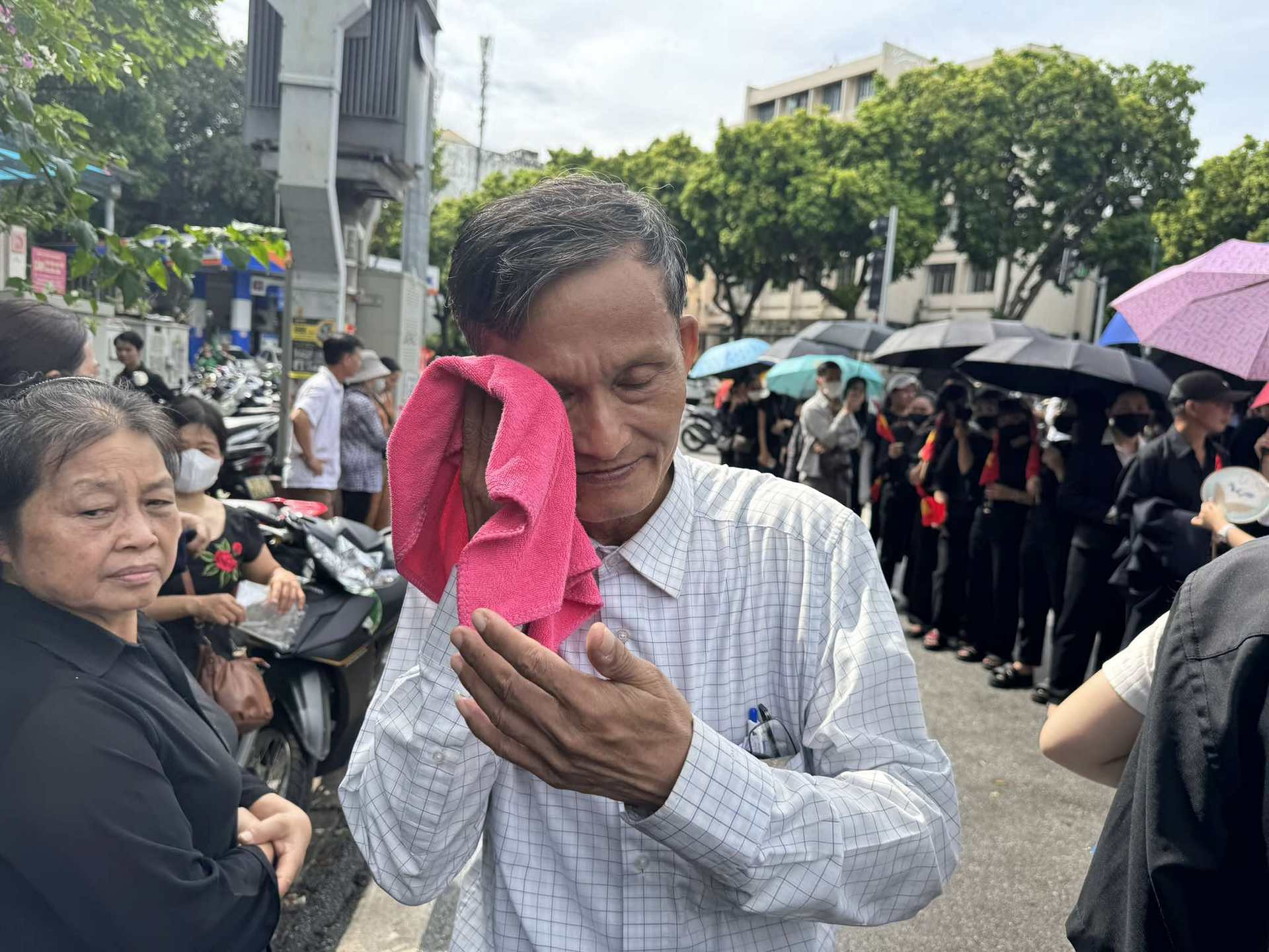 Ông Nguyễn Thanh Nhàn vượt gần 2.000km từ Hậu Giang ra Hà Nội để dành một phút mặc niệm Tổng Bí thư Nguyễn Phú Trọng.