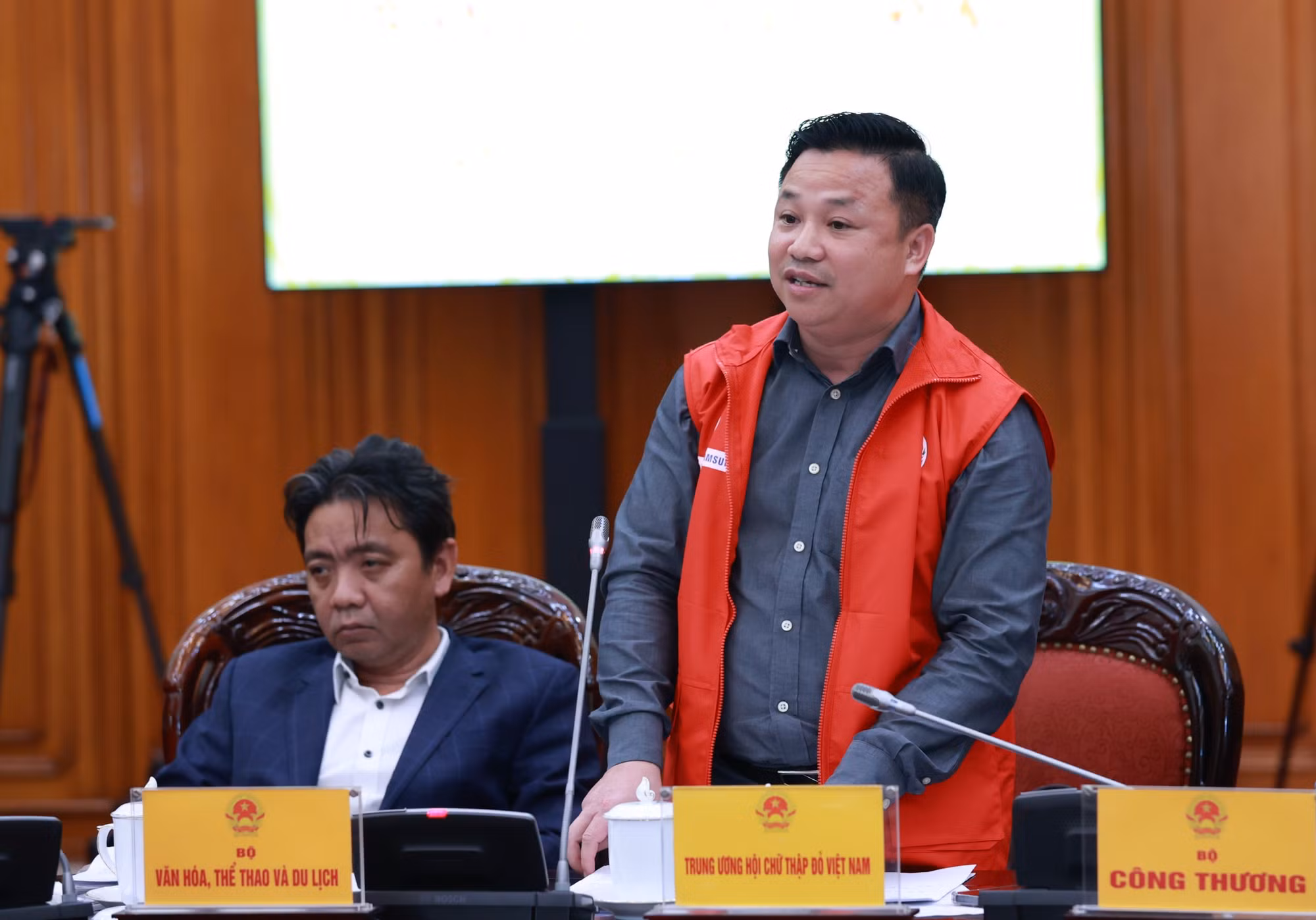 Đại diện lãnh đạo Hội Chữ thập đỏ Việt Nam phát biểu.