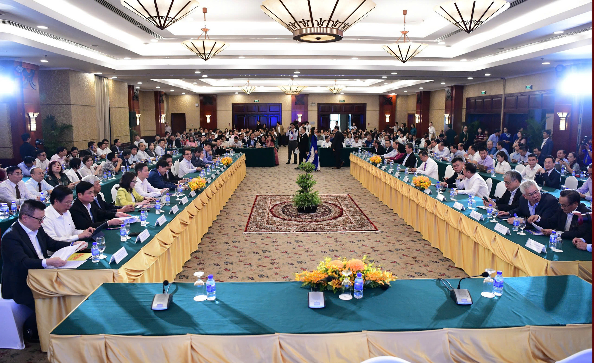 Các đại biểu tham dự hội thảo. (Ảnh: THẾ DƯƠNG)