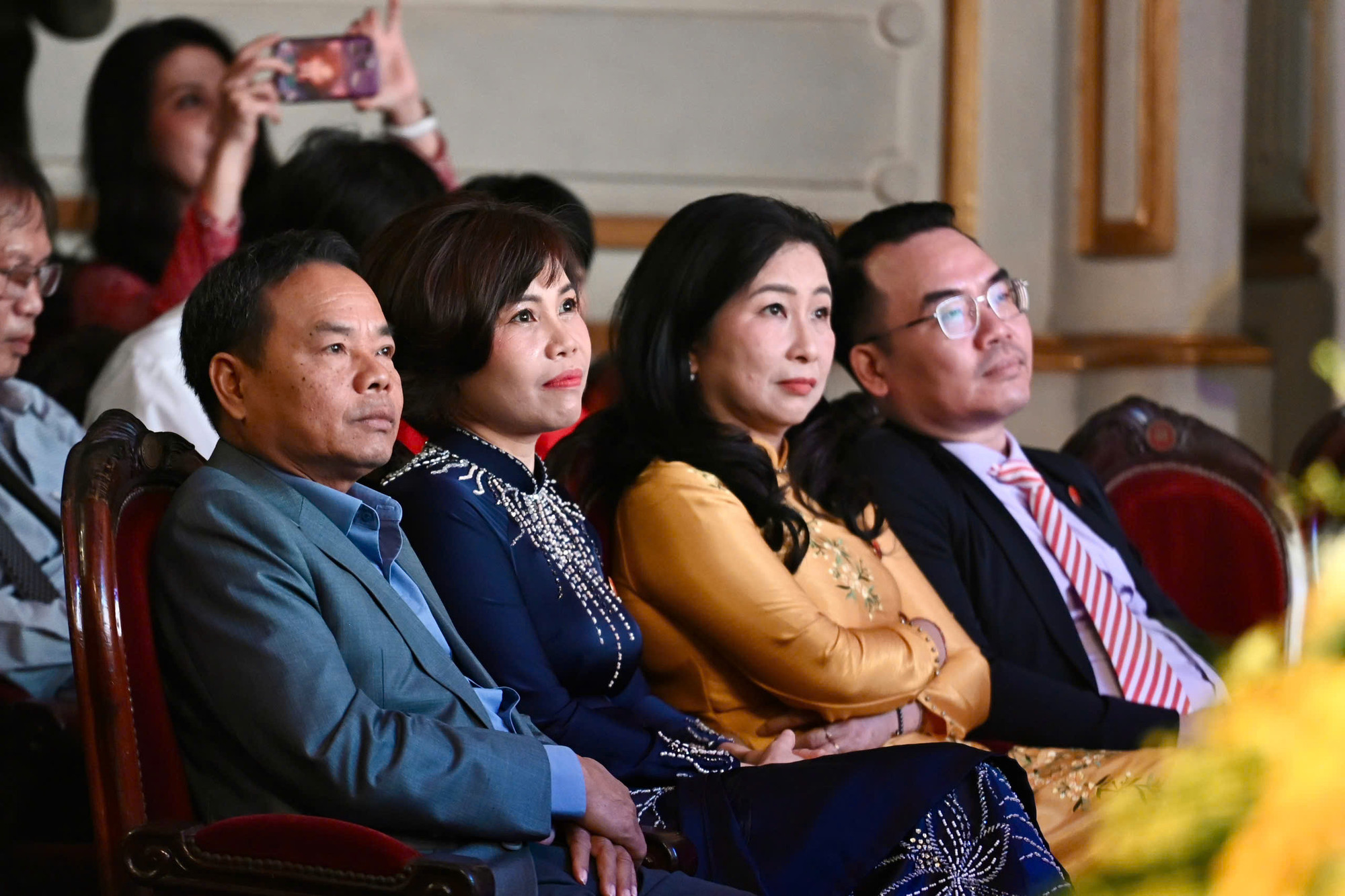 Các đại biểu tham dự buổi lễ.