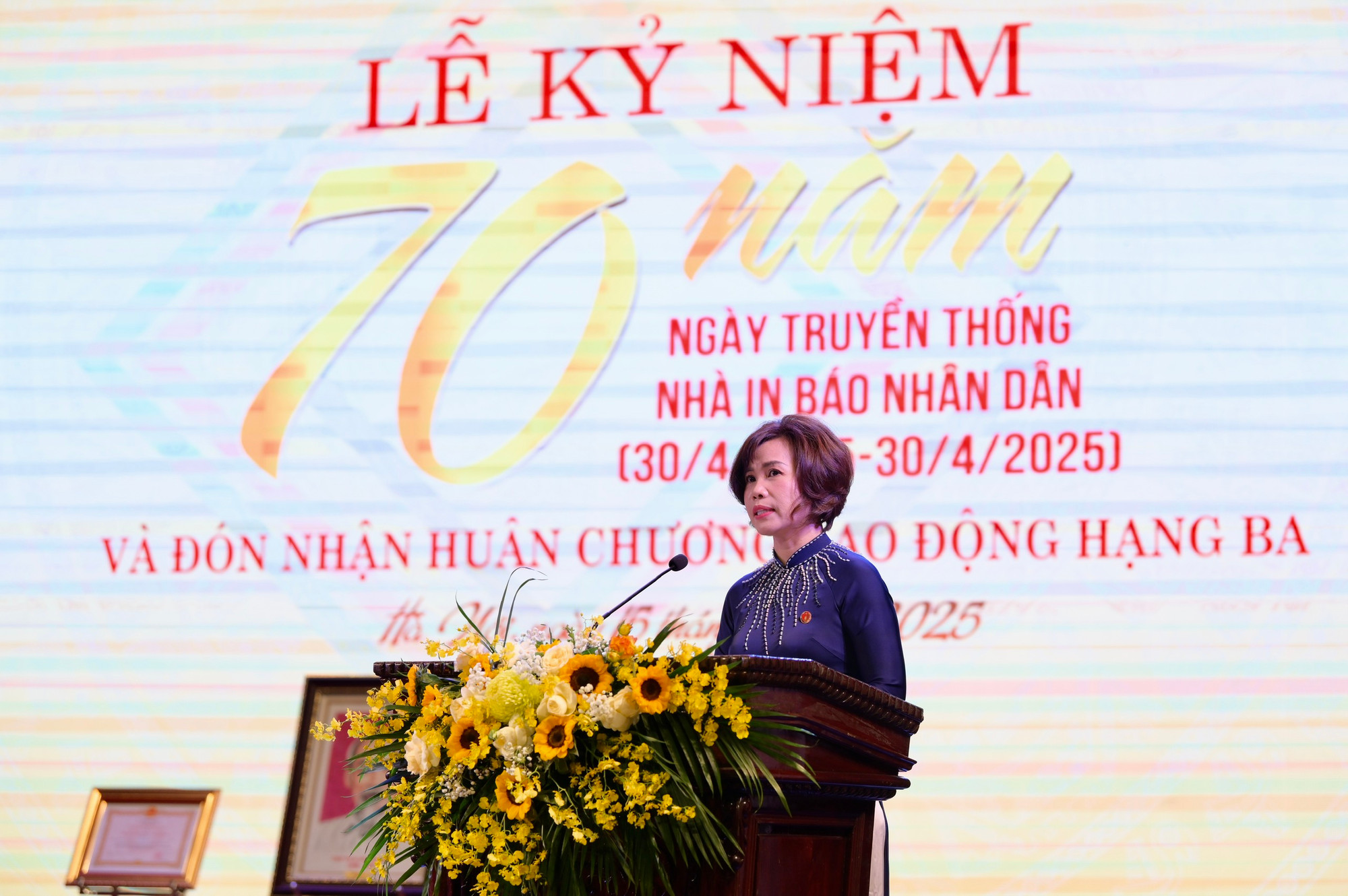 Đồng chí Trần Thị Kiều Thanh Bình - Bí thư Đảng ủy, Chủ tịch Công ty TNHH một thành viên In Báo Nhân Dân Hà Nội trình bày diễn văn chào mừng.