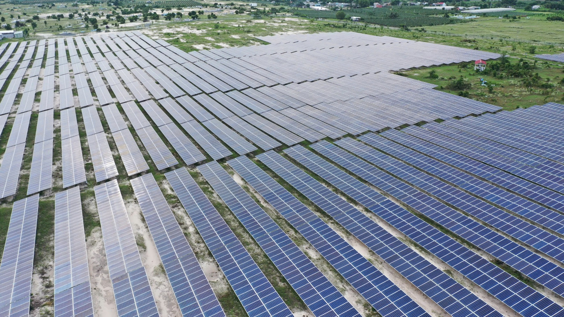 Tỷ lệ năng lượng tái tạo trong hệ thống điện sẽ được điều chỉnh tuỳ theo từng giai đoạn và phụ thuộc vào hạ tầng lưới điện Việt Nam. (Ảnh: VĂN DUY)