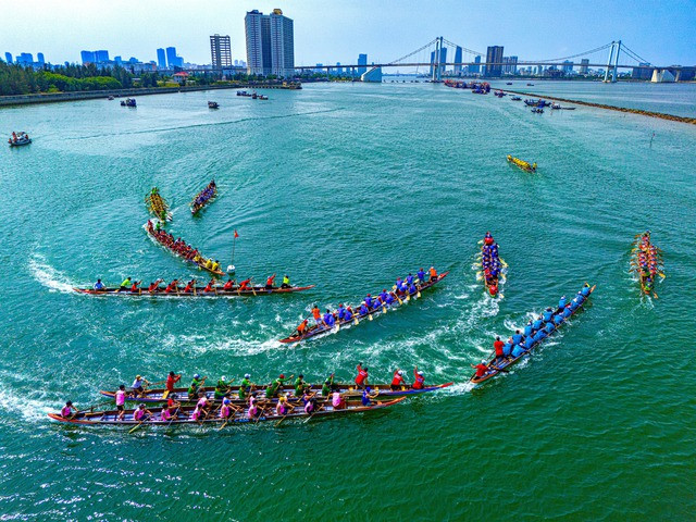 Tác phẩm "Qua Tiêu" - tác giả Trương Công Minh. Tác phẩm "Qua Tiêu" - tác giả Trương Công Minh.