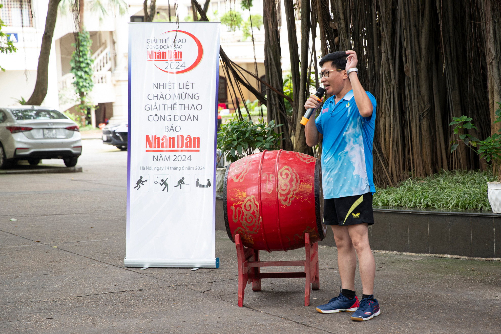 Nhà báo Hà Quốc Việt, Trưởng ban Nông nghiệp, Chủ nhiệm Câu lạc bộ Bóng bàn Báo Nhân Dân thực hiện nghi lễ tuyên thệ tại lễ khai mạc Giải thể thao Công đoàn Báo Nhân Dân năm 2024. Nhà báo Hà Quốc Việt, Trưởng ban Nông nghiệp, Chủ nhiệm Câu lạc bộ Bóng bàn Báo Nhân Dân thực hiện nghi lễ tuyên thệ tại lễ khai mạc Giải thể thao Công đoàn Báo Nhân Dân năm 2024.