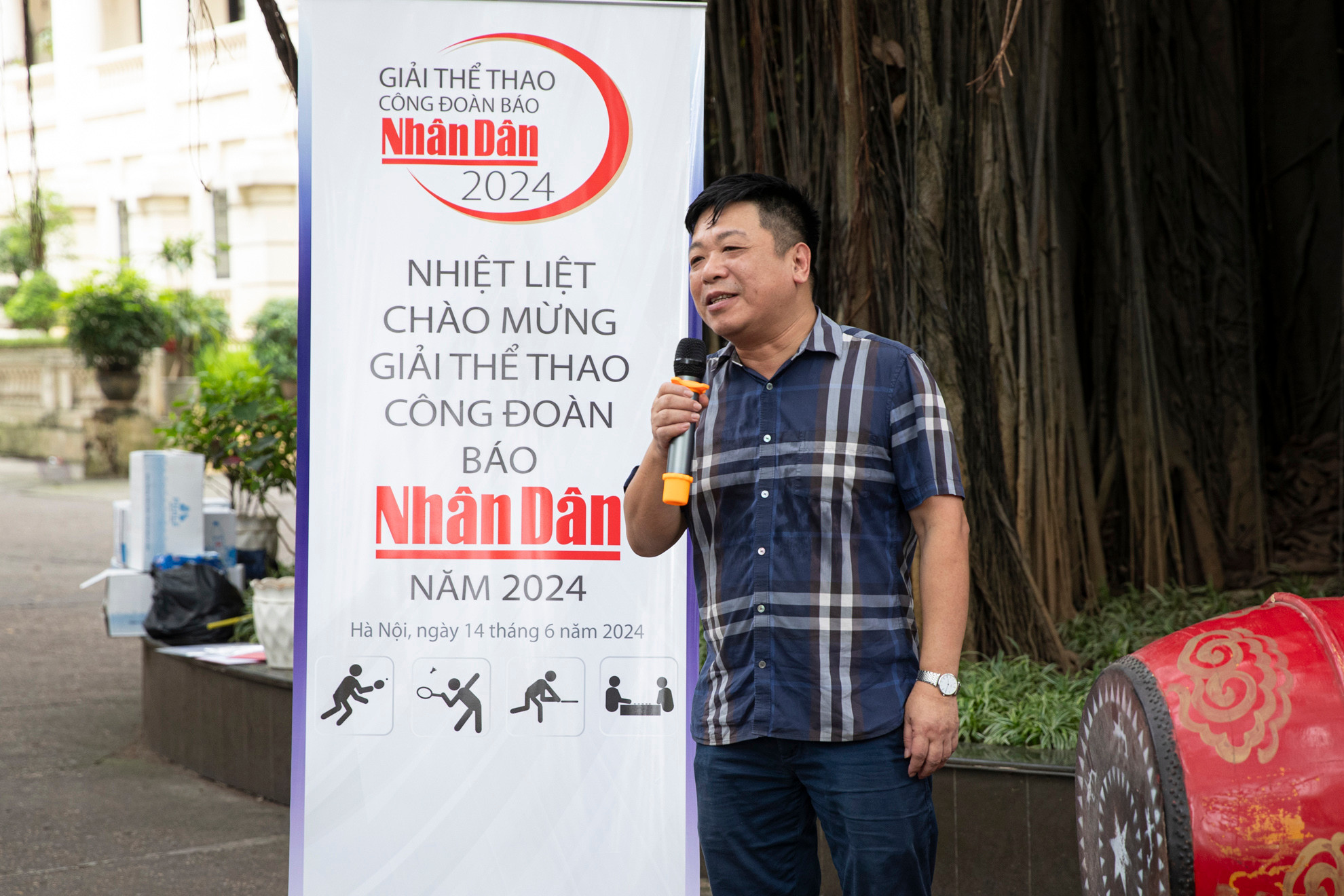 Phó Tổng Biên tập Báo Nhân Dân Quế Đình Nguyên phát biểu tại lễ khai mạc Giải thể thao Công đoàn Báo Nhân Dân năm 2024. Phó Tổng Biên tập Báo Nhân Dân Quế Đình Nguyên phát biểu tại lễ khai mạc Giải thể thao Công đoàn Báo Nhân Dân năm 2024.