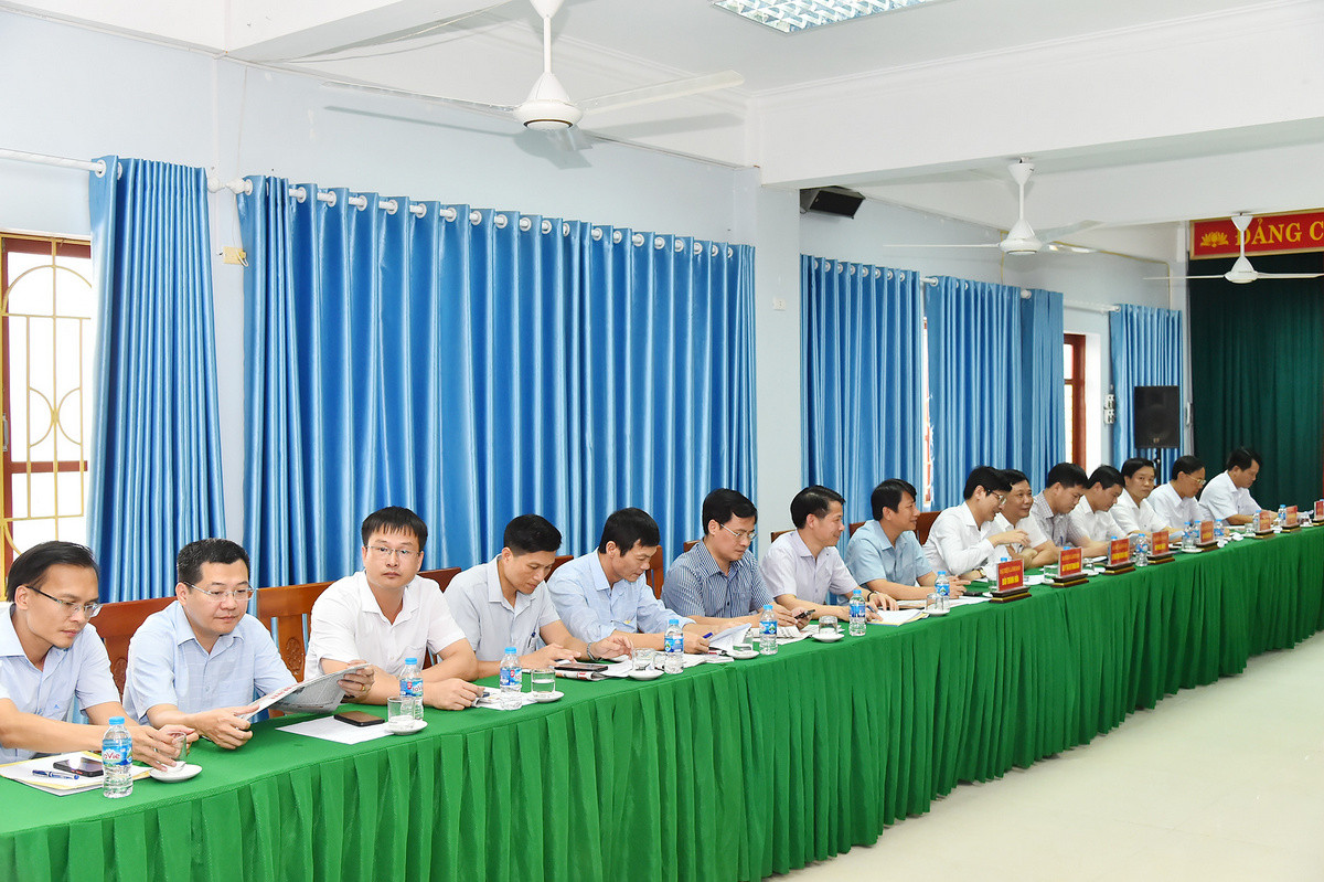 Các đồng chí lãnh đạo tỉnh Thanh Hóa tham dự buổi lễ ký kết. Các đồng chí lãnh đạo tỉnh Thanh Hóa tham dự buổi lễ ký kết.