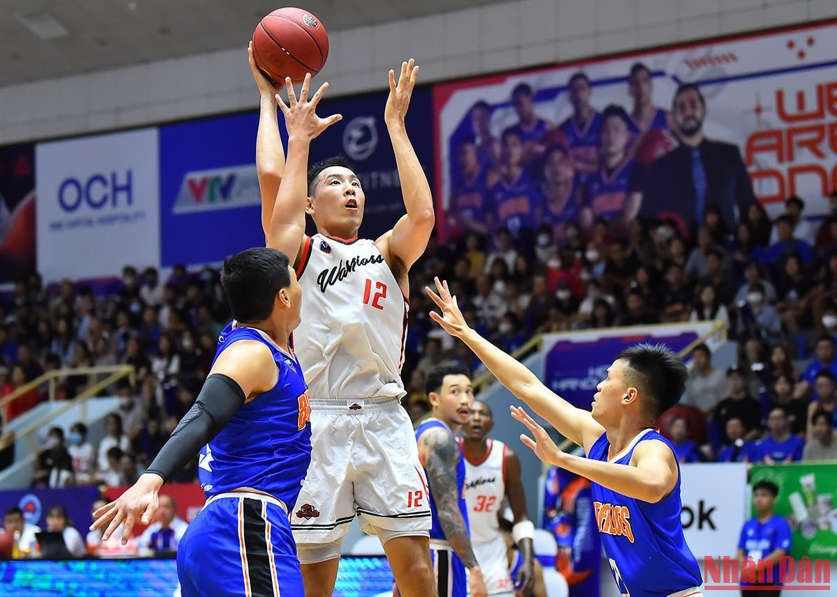 Với tâm lý thoải mái, không đặt nặng thành tích, các cầu thủ Warriors nhập cuộc hưng phấn và nhanh chóng vượt lên dẫn trước trong suốt phần lớn thời gian của trận đấu.