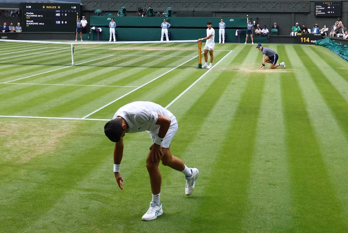 Đây thực sự là kết quả đầy đáng tiếc với Nole khi anh đã chứng tỏ được đẳng cấp và bản lĩnh trong trận chung kết vừa qua, song không thể thắng được sự bùng nổ của sức trẻ và khát khao nơi Alcaraz. (Ảnh: Reuters) Đây thực sự là kết quả đầy đáng tiếc với Nole khi anh đã chứng tỏ được đẳng cấp và bản lĩnh trong trận chung kết vừa qua, song không thể thắng được sự bùng nổ của sức trẻ và khát khao nơi Alcaraz. (Ảnh: Reuters)