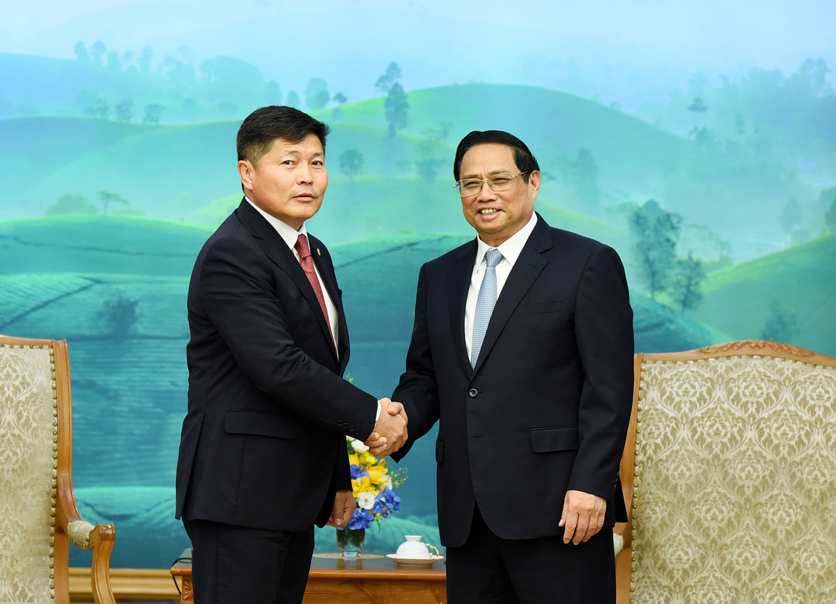 Thủ tướng Phạm Minh Chính và Bộ trưởng Tư pháp và Nội vụ Mông Cổ Khishgee Nyambaatar.