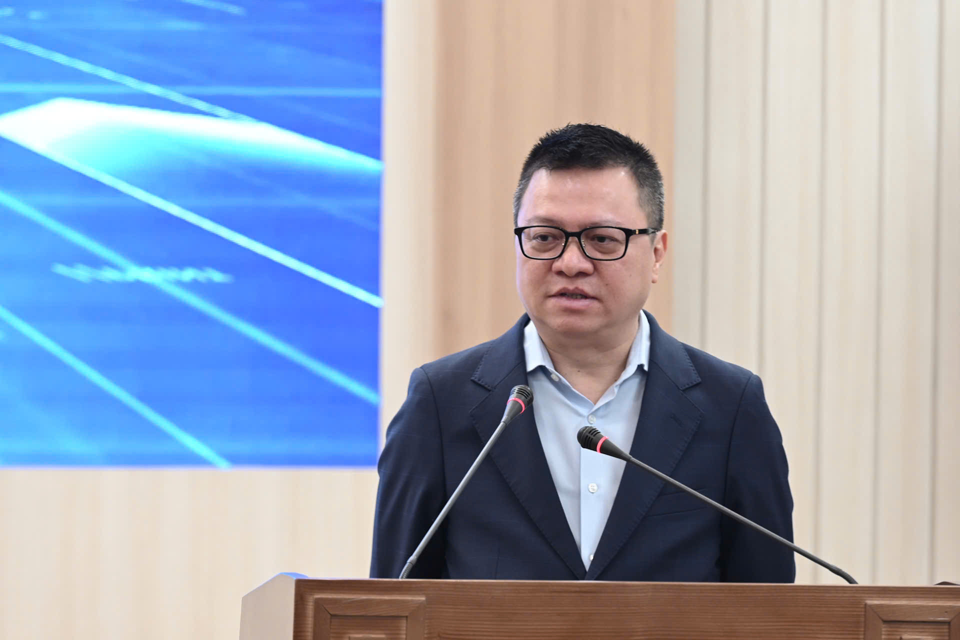 Đồng chí Lê Quốc Minh, Ủy viên Trung ương Đảng, Tổng Biên tập, Bí thư Đảng ủy Báo Nhân Dân, Phó Trưởng Ban Tuyên giáo và Dân vận Trung ương, Chủ tịch Hội Nhà báo Việt Nam phát biểu tại lễ kỷ niệm. (Ảnh: BÙI GIANG) Đồng chí Lê Quốc Minh, Ủy viên Trung ương Đảng, Tổng Biên tập, Bí thư Đảng ủy Báo Nhân Dân, Phó Trưởng Ban Tuyên giáo và Dân vận Trung ương, Chủ tịch Hội Nhà báo Việt Nam phát biểu tại lễ kỷ niệm. (Ảnh: BÙI GIANG)