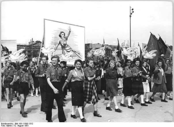 Hình tượng của bà đã trở thành biểu tượng trong các cuộc đấu tranh vì hòa bình.