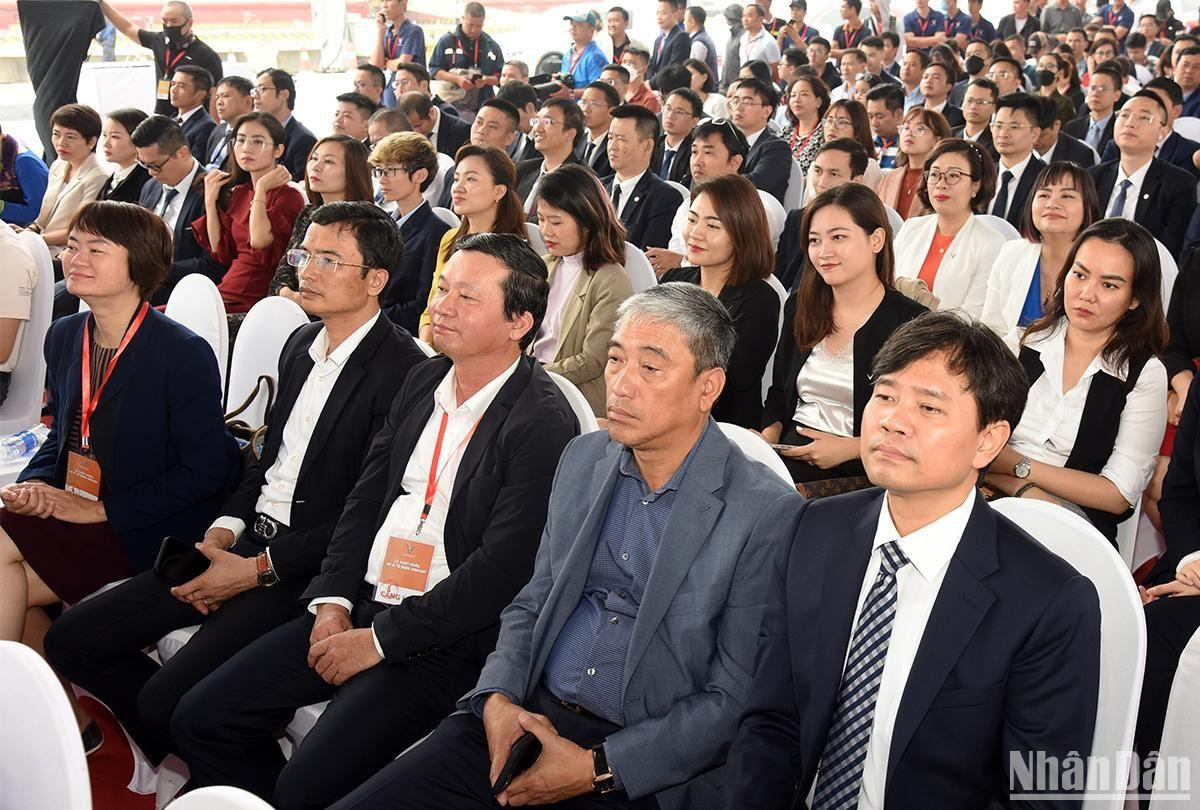 Các đại biểu tham dự buổi lễ.