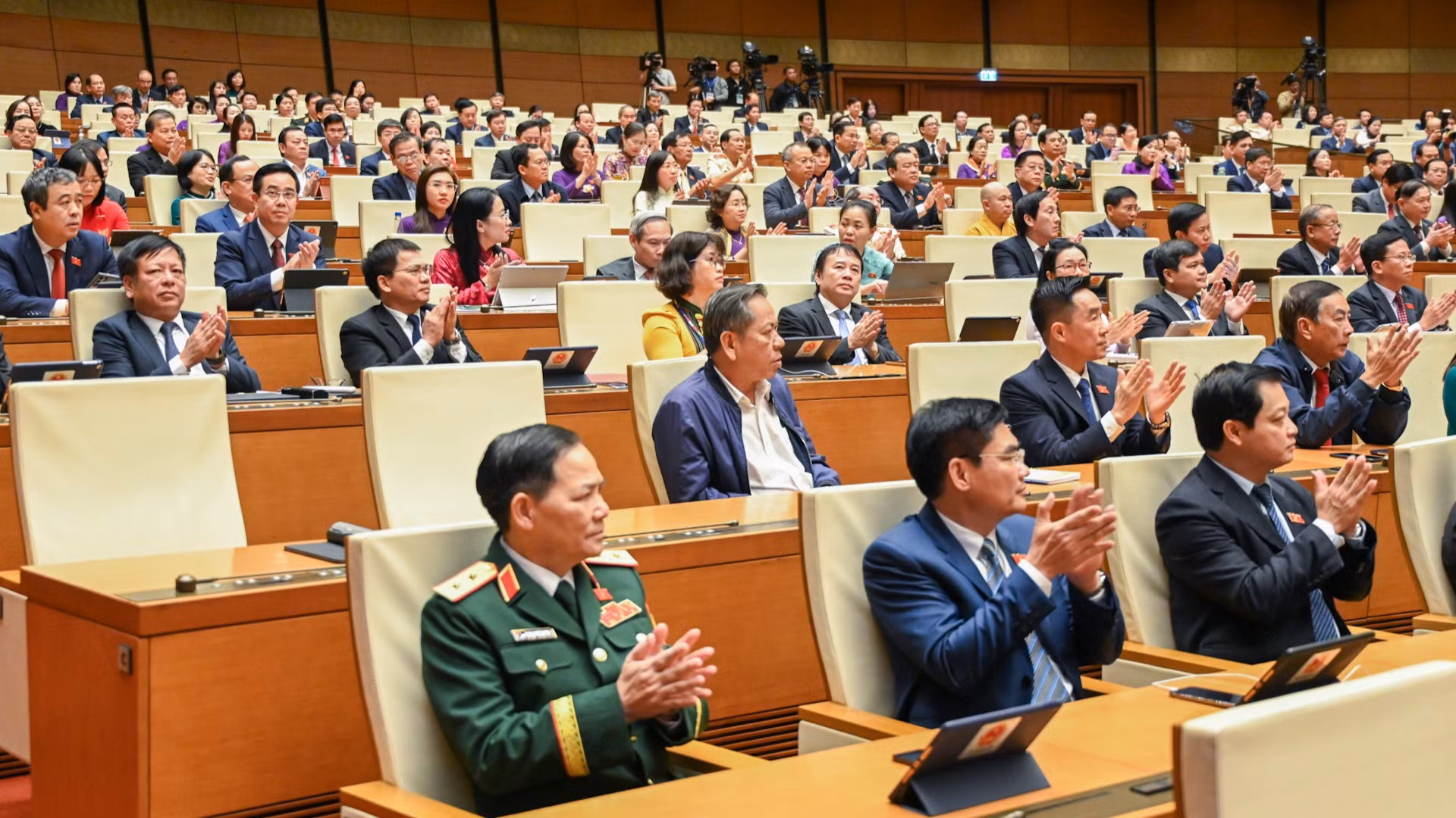 Các đại biểu Quốc hội tại phiên bế mạc. (Ảnh: DUY LINH) Các đại biểu Quốc hội tại phiên bế mạc. (Ảnh: DUY LINH)