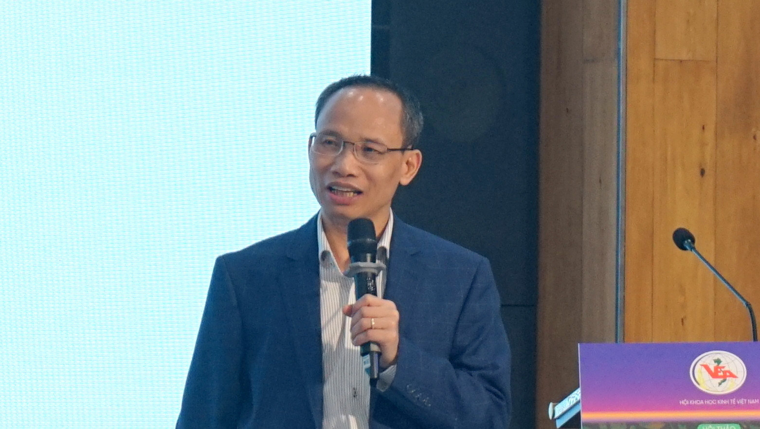 TS Cấn Văn Lực, chuyên gia kinh tế. (Ảnh: TRUNG HƯNG)