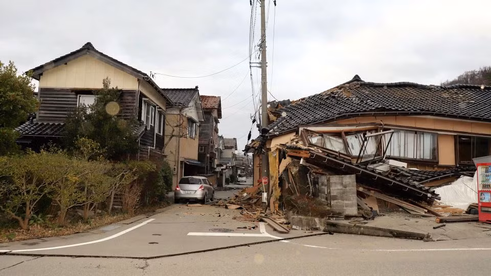 Các ngôi nhà bị hư hại do động đất ở thành phố Wajima, tỉnh Ishikawa. (Ảnh: The Yomiuri Shimbun/Reuters)