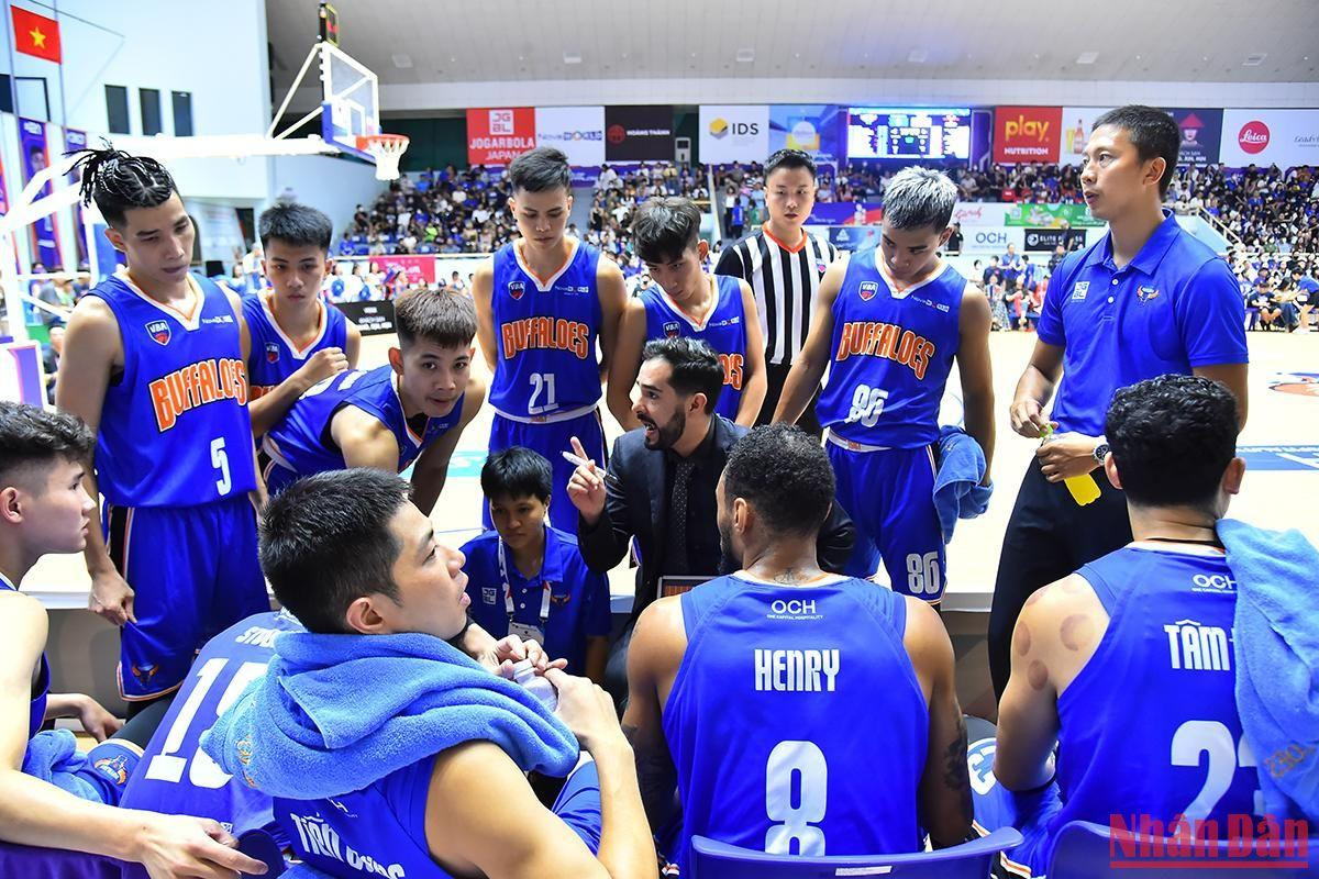 Trước 1 đối thủ không còn mục tiêu, huấn luyện viên Eric Weissling vẫn có sự chuẩn bị kĩ lưỡng để tiếp tục cạnh tranh 1 vị trí tốt trên bảng xếp hạng, qua đó có được lợi thế tại vòng Playoffs sắp tới.