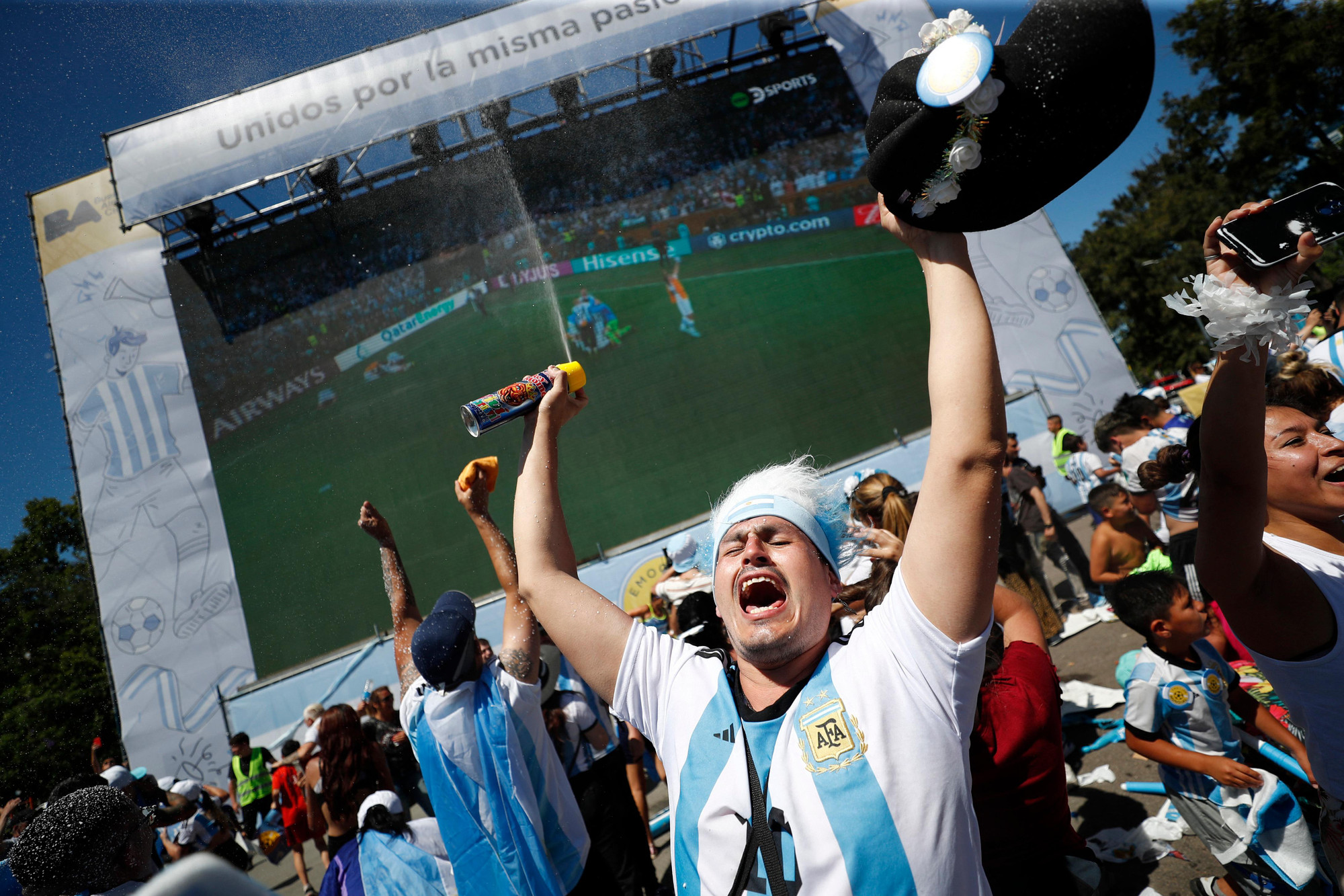 Người Argentina ăn mừng chức vô địch World Cup. (Ảnh: Reuters)