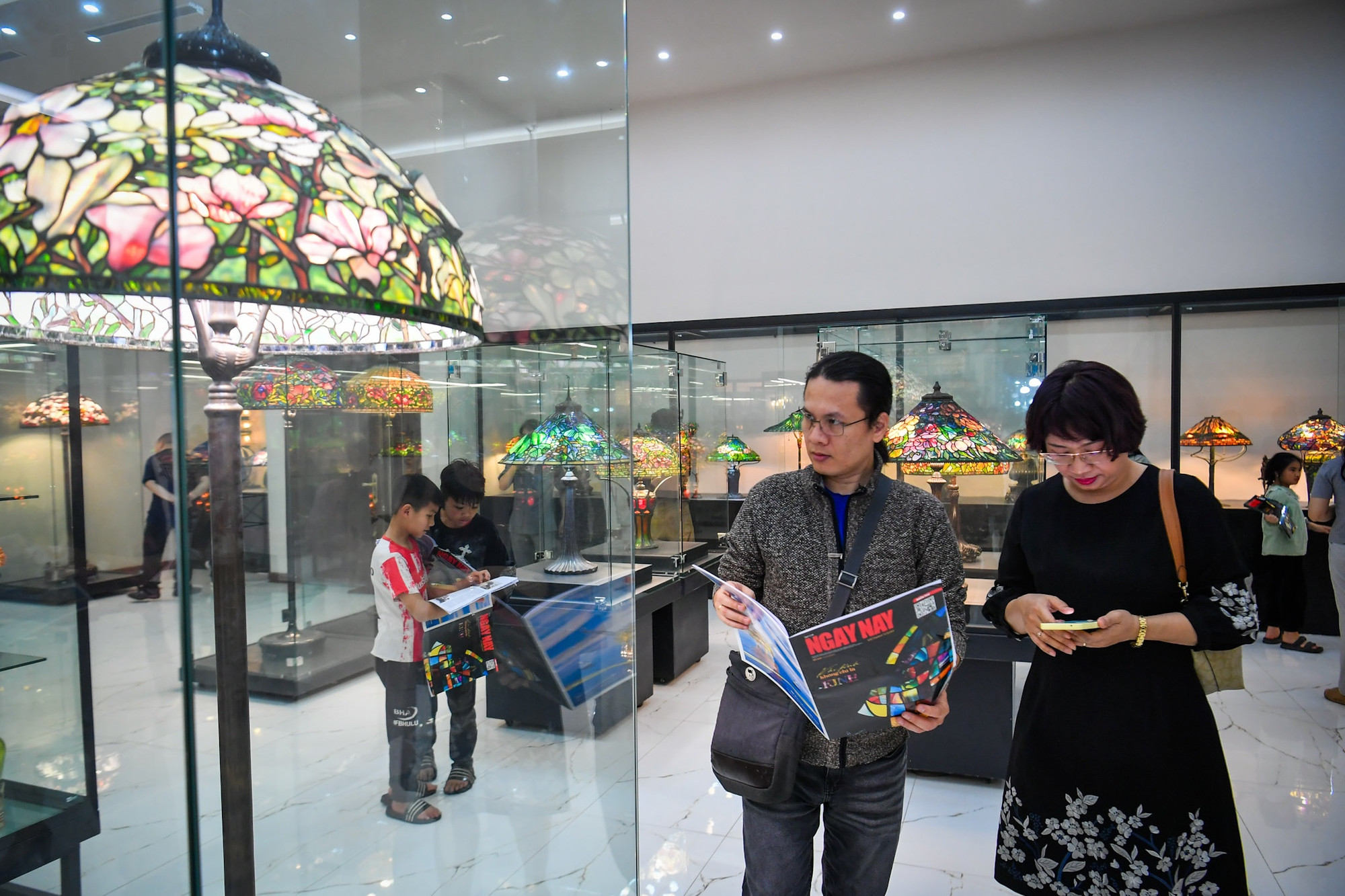 Bảo tàng không chỉ là nơi trưng bày mà còn là không gian tương tác, giúp công chúng hiểu hơn về nghệ thuật kính màu.