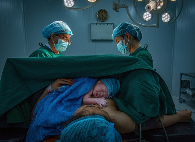 Huy chương Đồng: Tác phẩm "Phía sau niềm hạnh phúc" - tác giả Trần Thị Mùi. Huy chương Đồng: Tác phẩm "Phía sau niềm hạnh phúc" - tác giả Trần Thị Mùi.