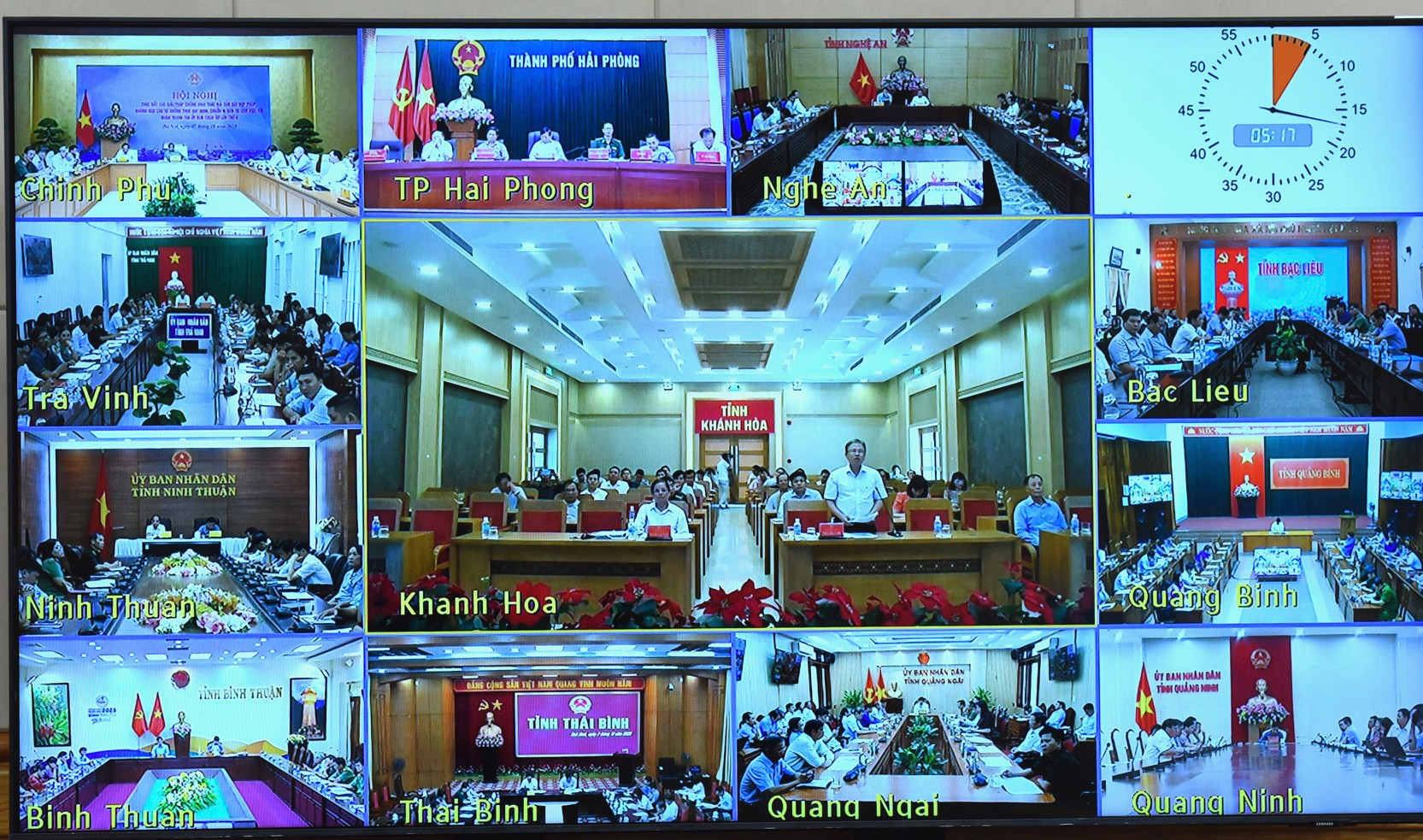 Hội nghị được kết nối trực tuyến từ trụ sở Chính phủ tới trụ sở UBND 28 tỉnh, thành phố ven biển. Hội nghị được kết nối trực tuyến từ trụ sở Chính phủ tới trụ sở UBND 28 tỉnh, thành phố ven biển.