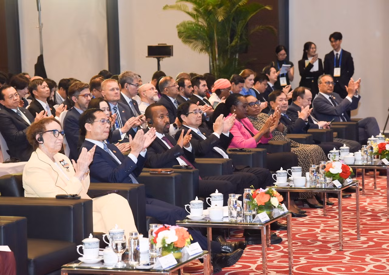 Thủ tướng Phạm Minh Chính và các đại biểu tham dự lễ bế mạc. (Ảnh: TRẦN HẢI)