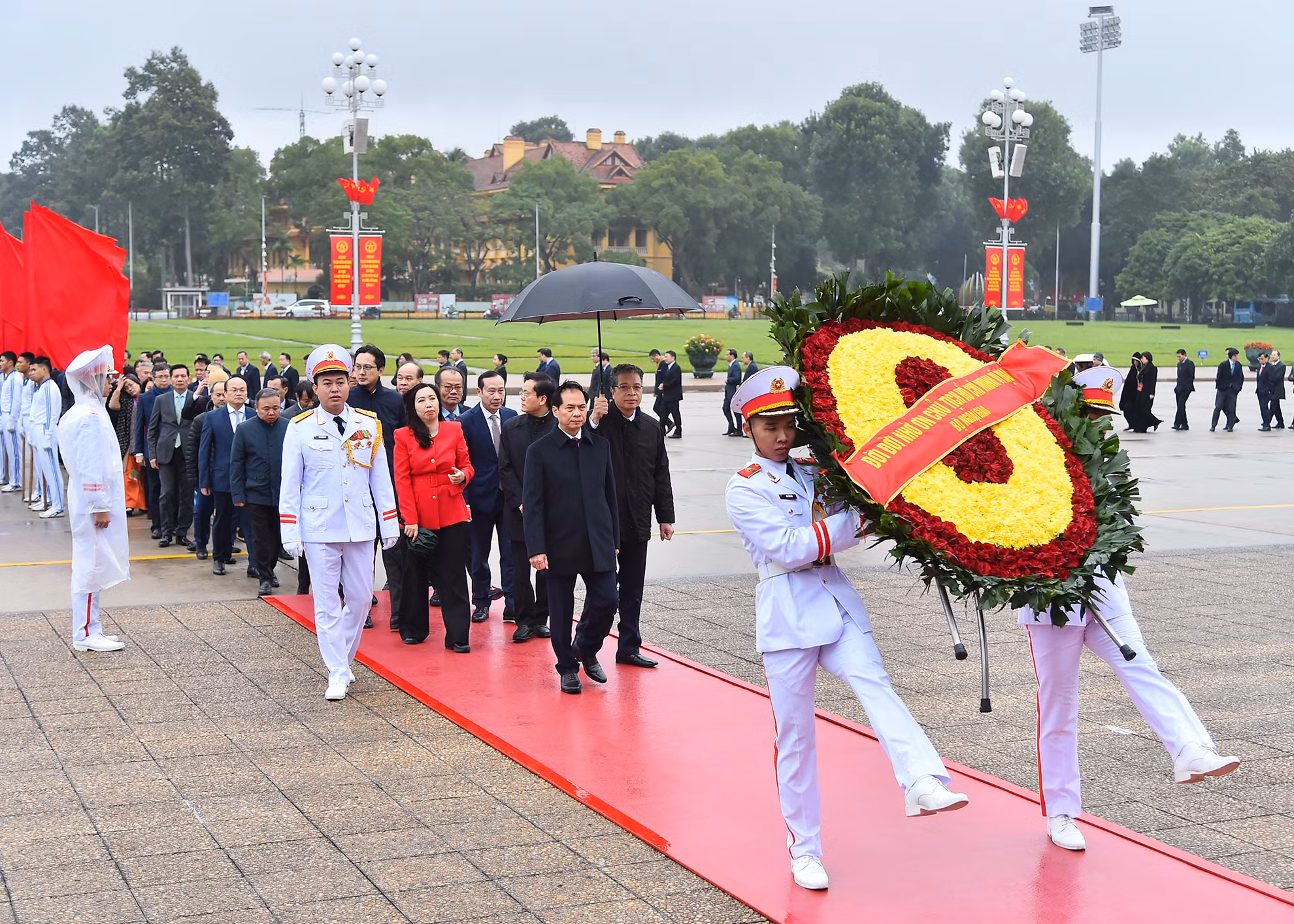 Đoàn đại biểu Bộ Ngoại giao, Trưởng các cơ quan đại diện Việt Nam ở nước ngoài vào Lăng viếng Chủ tịch Hồ Chí Minh.