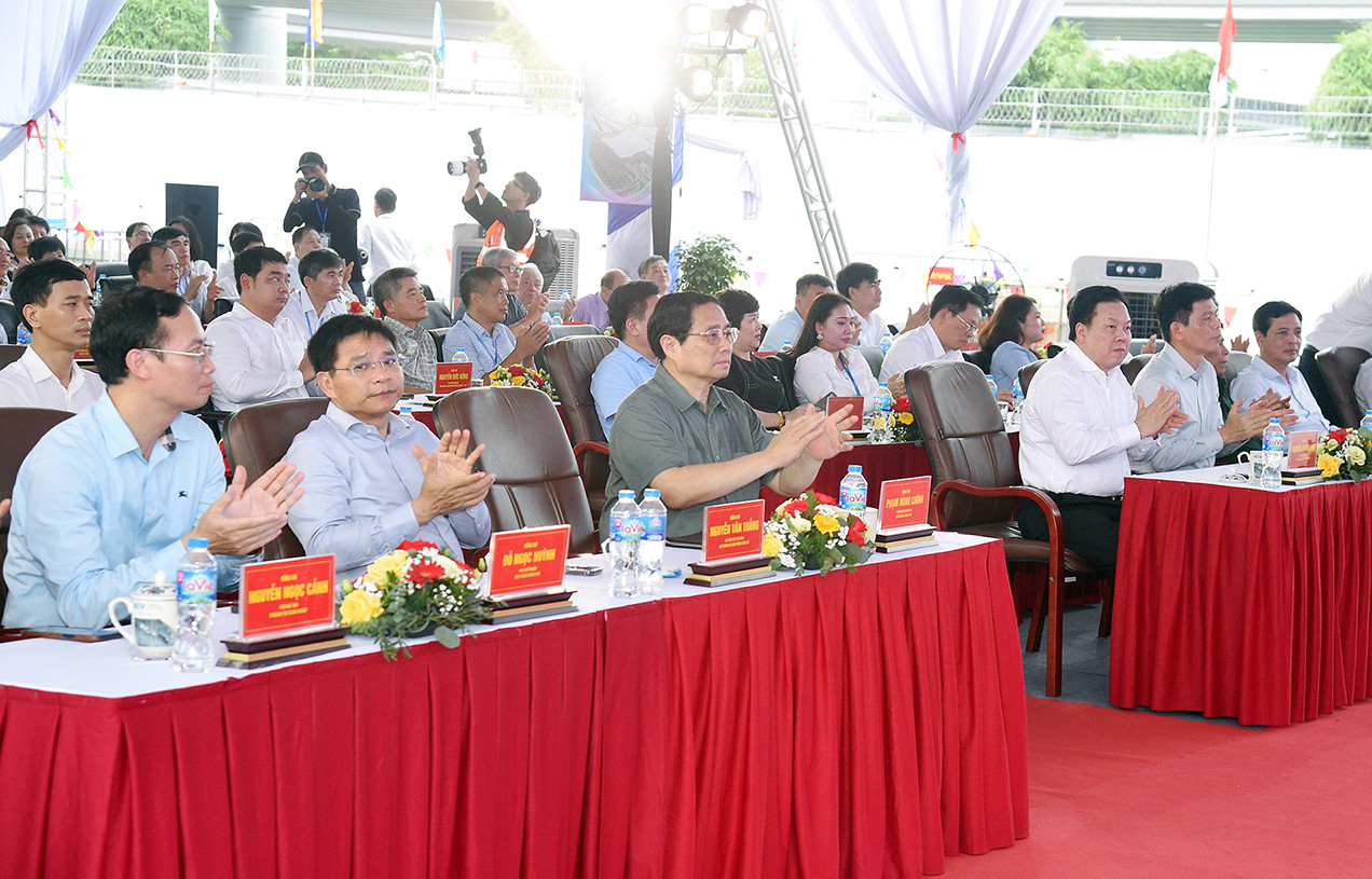 Thủ tướng Phạm Minh Chính và các đại biểu tại Lễ khởi công Dự án mở rộng Nhà ga hành khách T2 (Nội Bài).