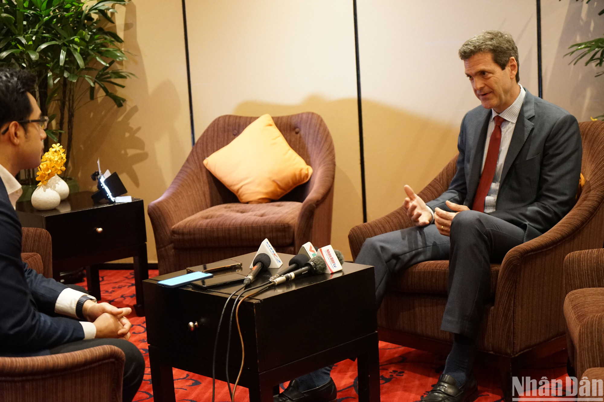 Giám đốc ADB tại Việt Nam ông Andrew Jeffries trao đổi với báo giới. (Ảnh: ADB) Giám đốc ADB tại Việt Nam ông Andrew Jeffries trao đổi với báo giới. (Ảnh: ADB)