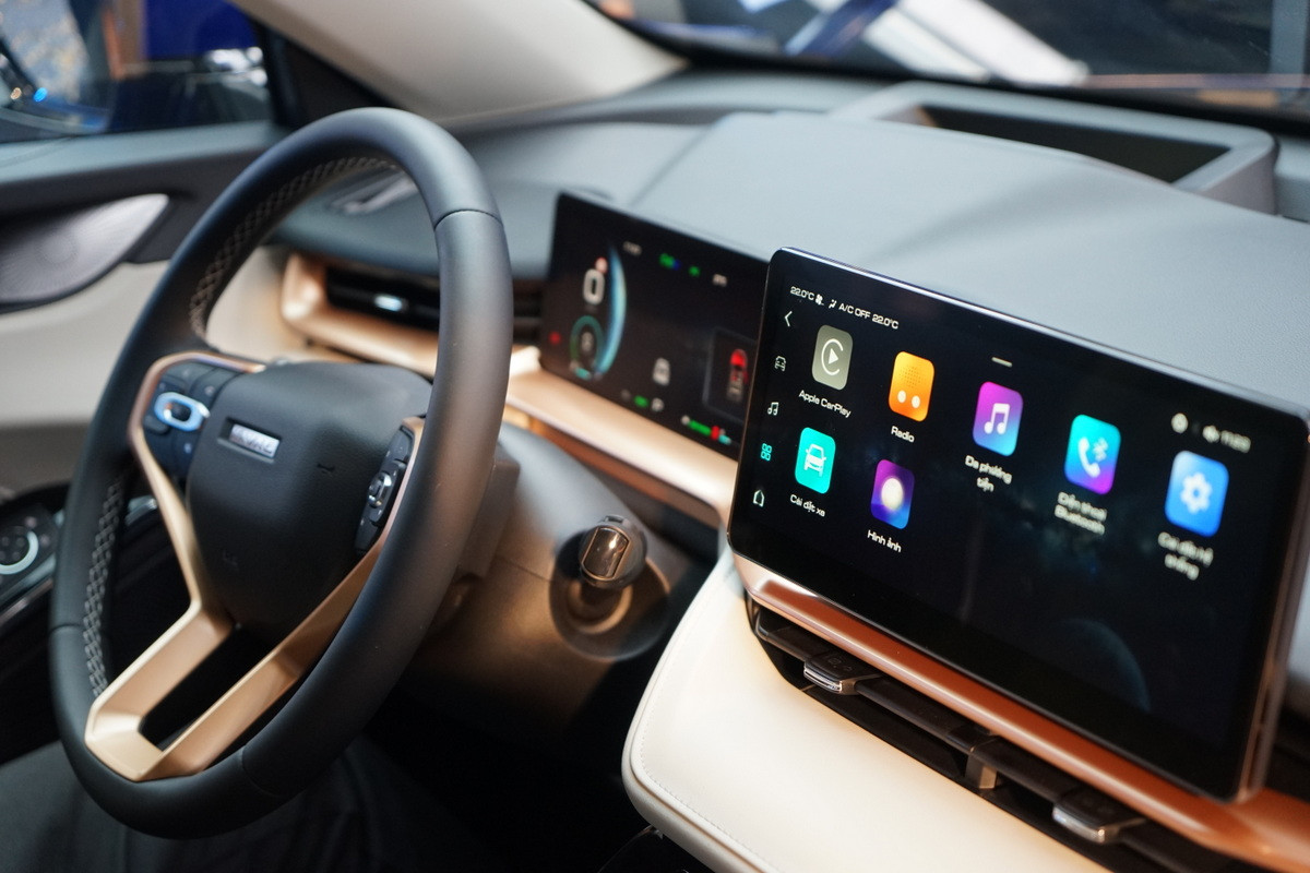 Nội thất xe được bọc da cao cấp và trang bị các tiện nghi hiện đại.