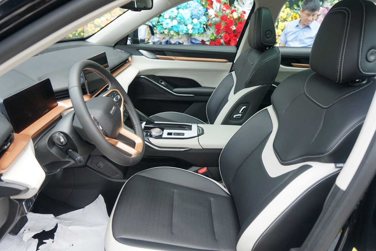 Ghế lái rộng được ưa chuộng ở thế hệ thứ 2 cũng được giữ lại trong phiên bản mới này, cho tầm nhìn lái rộng.