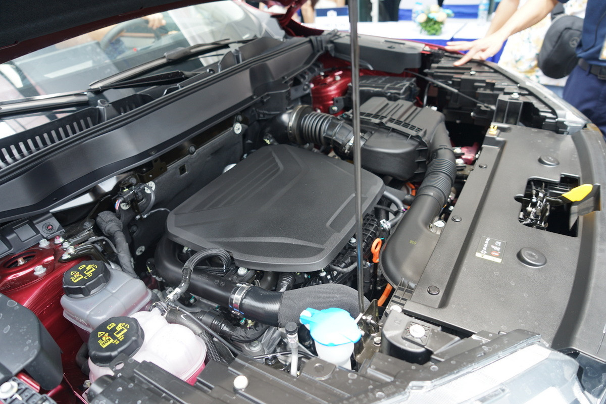 Haval H6 sử dụng công nghệ tiết kiệm nhiên liệu và thân thiện với môi trường, kết hợp giữa 1 động cơ xăng và 1 motor điện. (Ảnh: TRUNG HƯNG)