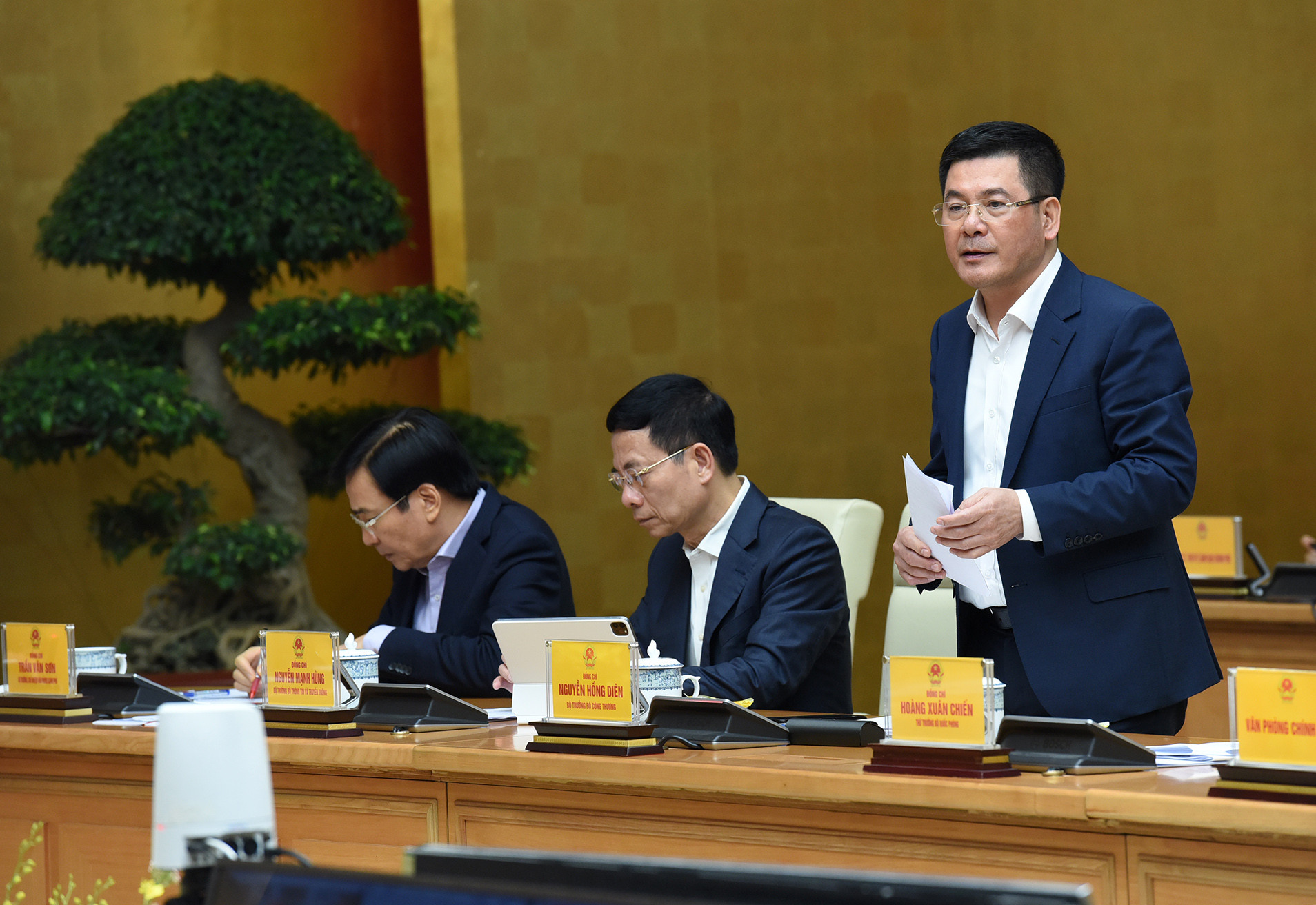 Bộ trưởng Công thương Nguyễn Hồng Diên phát biểu.