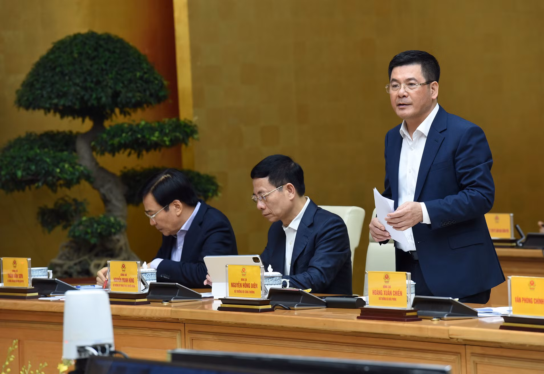 Bộ trưởng Công thương Nguyễn Hồng Diên phát biểu.