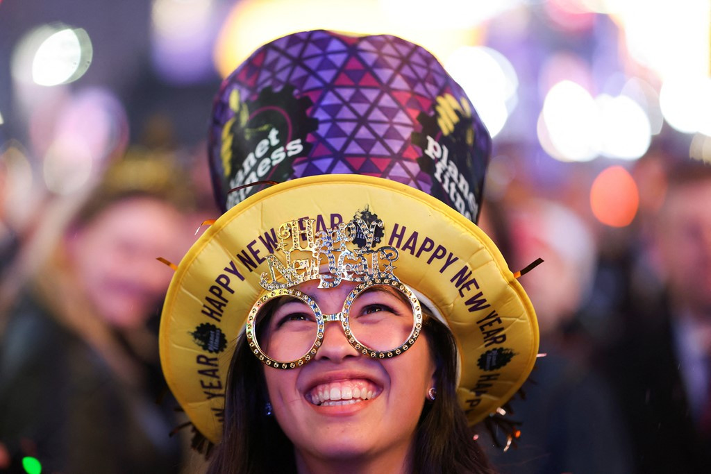 Người dân dự lễ đón năm mới ở Quảng trường Thời đại. (Ảnh: Sky News)