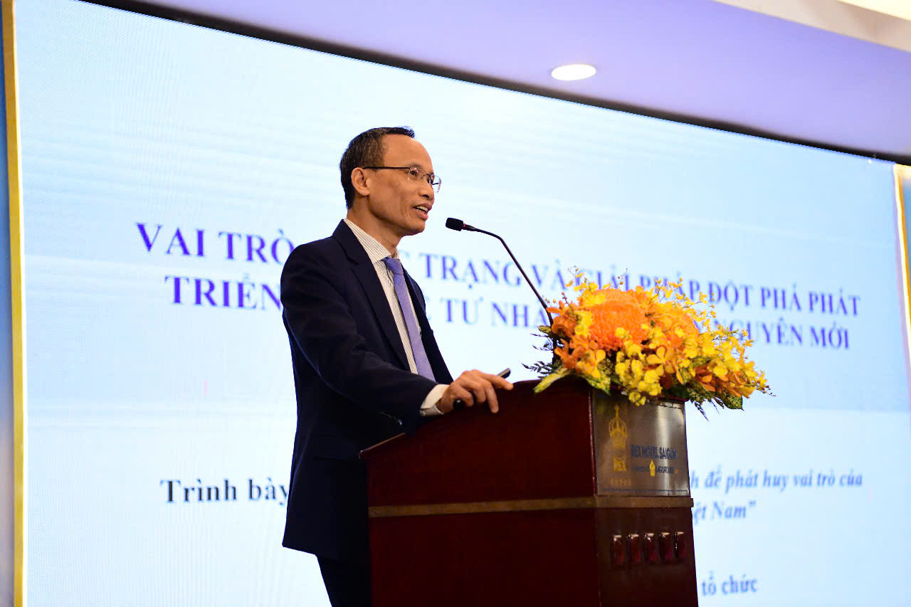 TS Cấn Văn Lực, Chuyên gia kinh tế, Thành viên Hội đồng tư vấn chính sách tài chính-tiền tệ Quốc gia phát biểu tại hội thảo. (Ảnh: THẾ DƯƠNG)