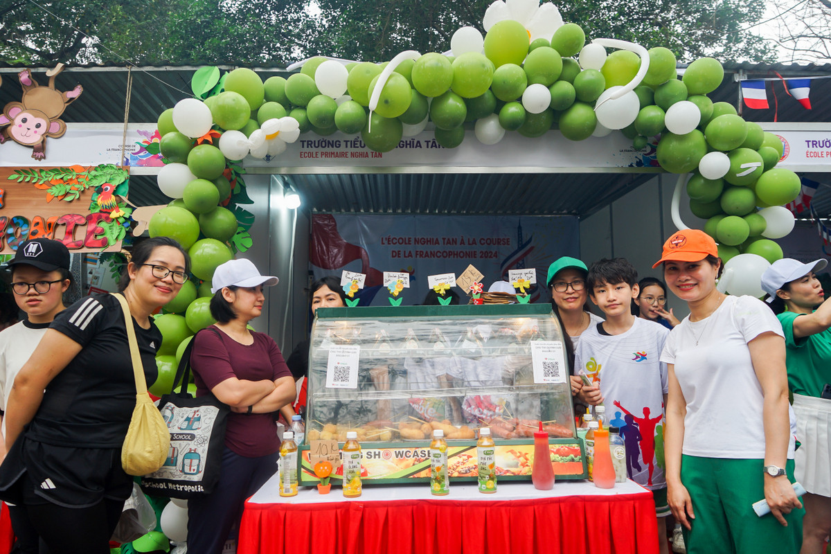 Gian hàng của các em học sinh trường Tiểu học Nghĩa Tân tham dự chương trình. (Ảnh: TRUNG HƯNG) Gian hàng của các em học sinh trường Tiểu học Nghĩa Tân tham dự chương trình. (Ảnh: TRUNG HƯNG)