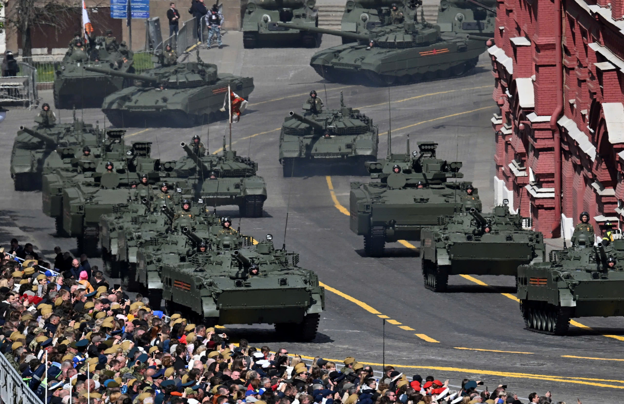 Dàn xe chiến đấu bộ binh BMP-3 tham gia duyệt binh.