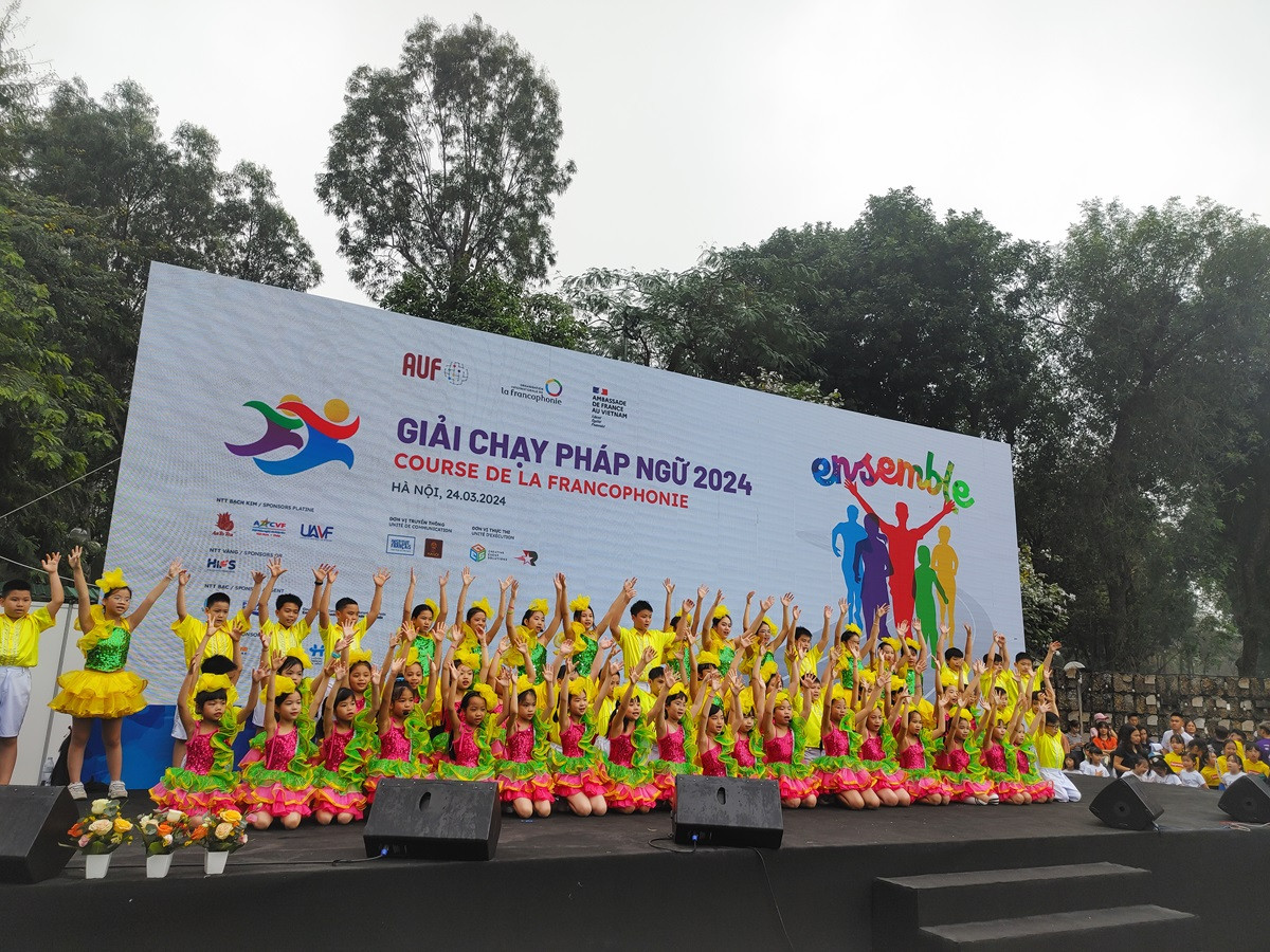 Đa dạng các hoạt động văn hóa, biểu diễn nghệ thuật, hội trại… được tổ chức bên lề sự kiện. (Ảnh: TRUNG HƯNG) Đa dạng các hoạt động văn hóa, biểu diễn nghệ thuật, hội trại… được tổ chức bên lề sự kiện. (Ảnh: TRUNG HƯNG)