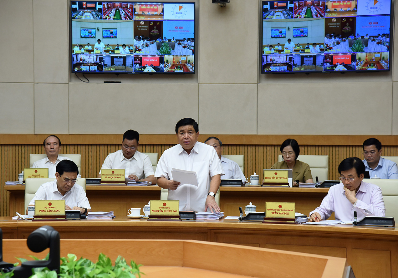 Bộ trưởng Kế hoạch và Đầu tư Nguyễn Chí Dũng phát biểu tại phiên họp.