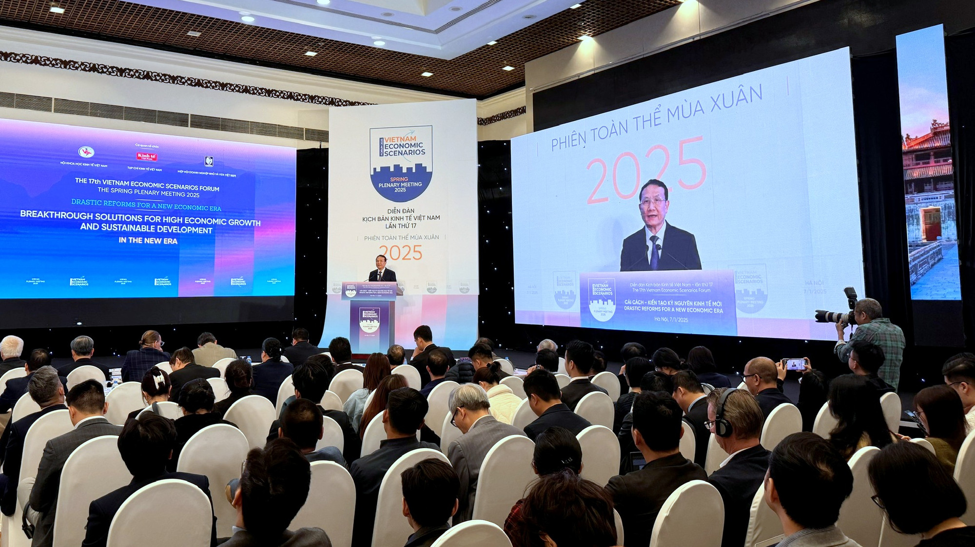 Phó Trưởng Ban Kinh tế Trung ương, PGS, TS Nguyễn Hồng Sơn phát biểu. (Ảnh: TRUNG HƯNG)