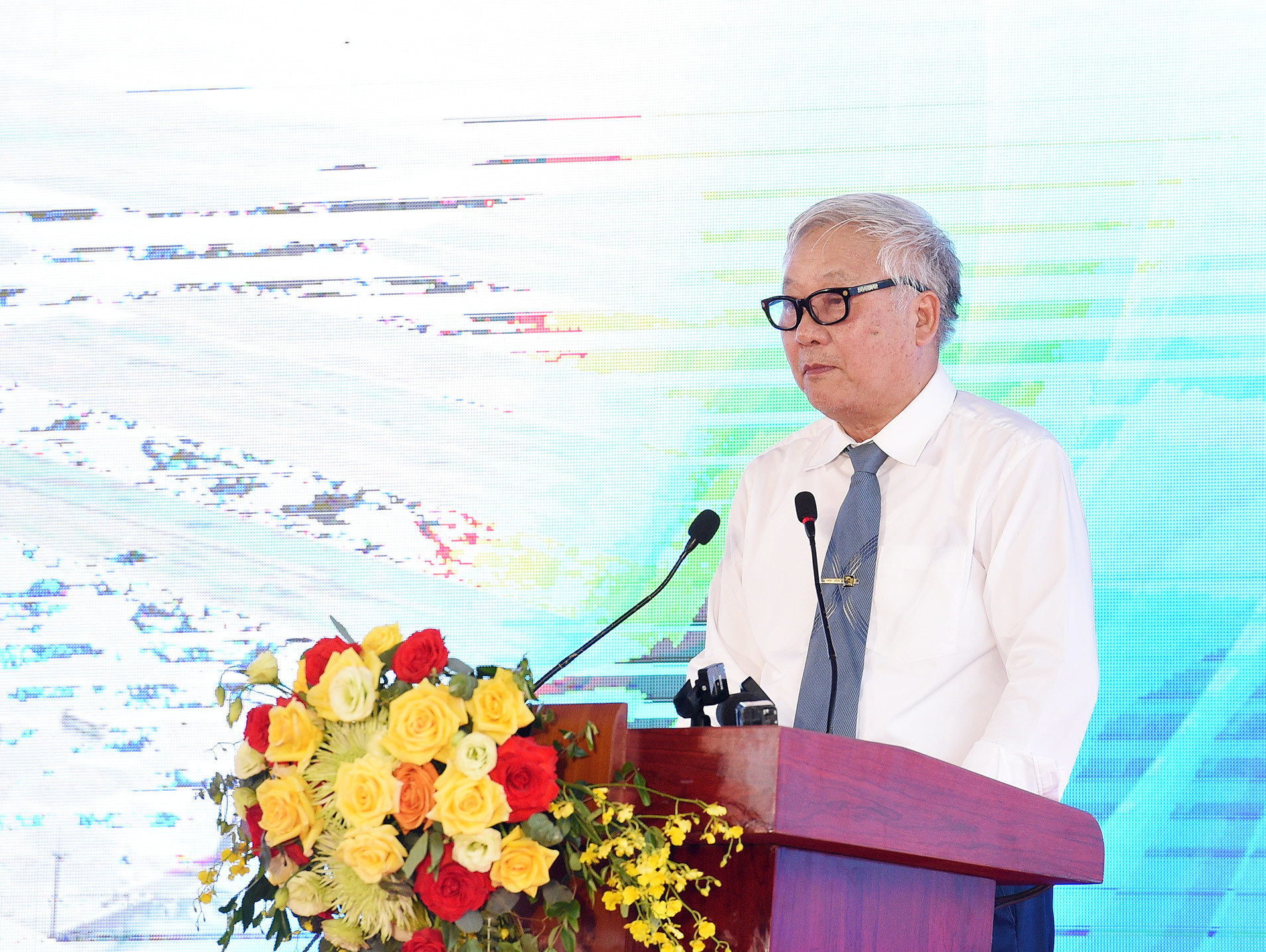 Đại diện liên danh nhà thầu phát biểu.