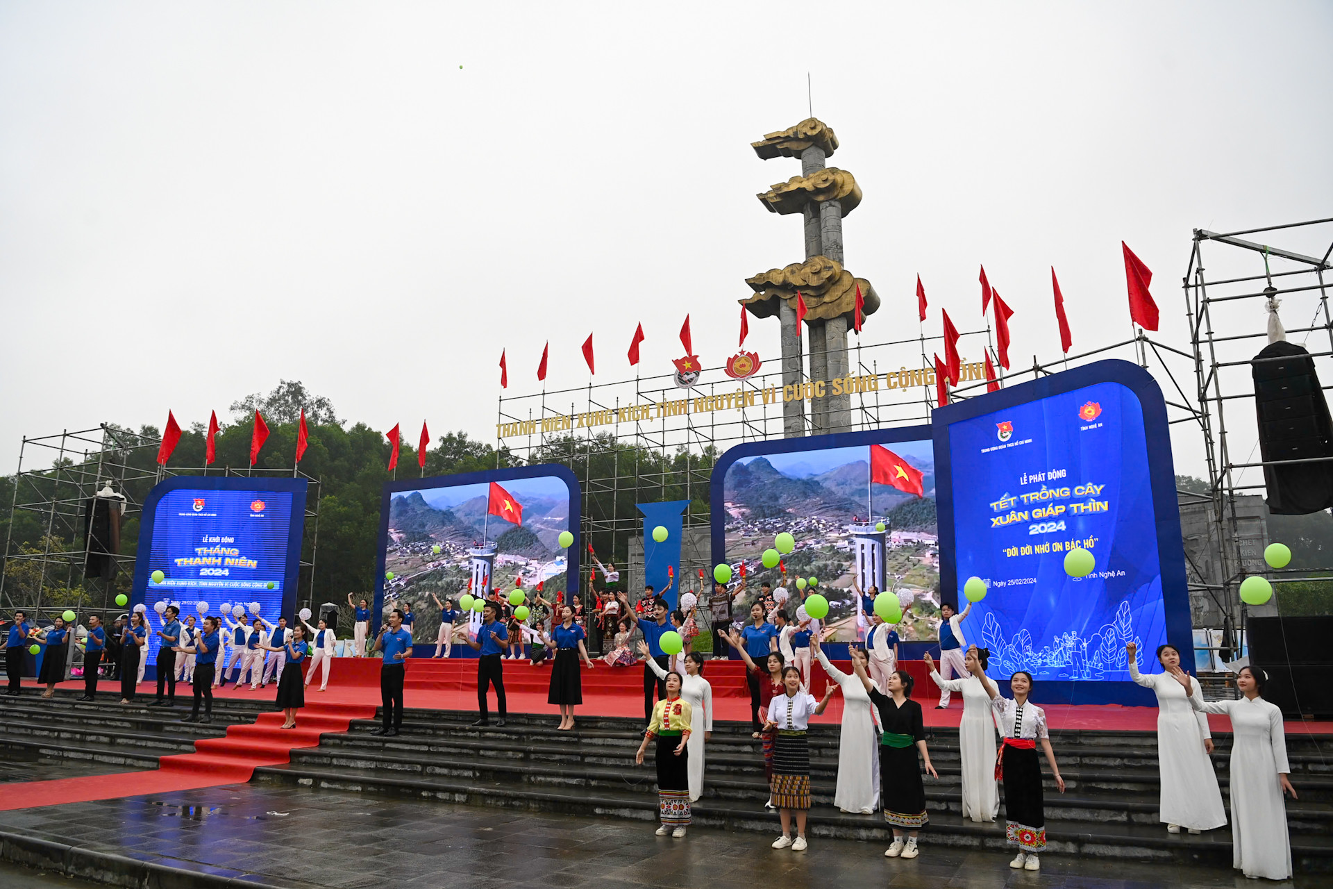 Chương trình biểu diễn nghệ thuật mở màn Lễ khởi động Tháng Thanh niên năm 2024 và phát động Tết trồng cây Xuân Giáp Thìn. Chương trình biểu diễn nghệ thuật mở màn Lễ khởi động Tháng Thanh niên năm 2024 và phát động Tết trồng cây Xuân Giáp Thìn.