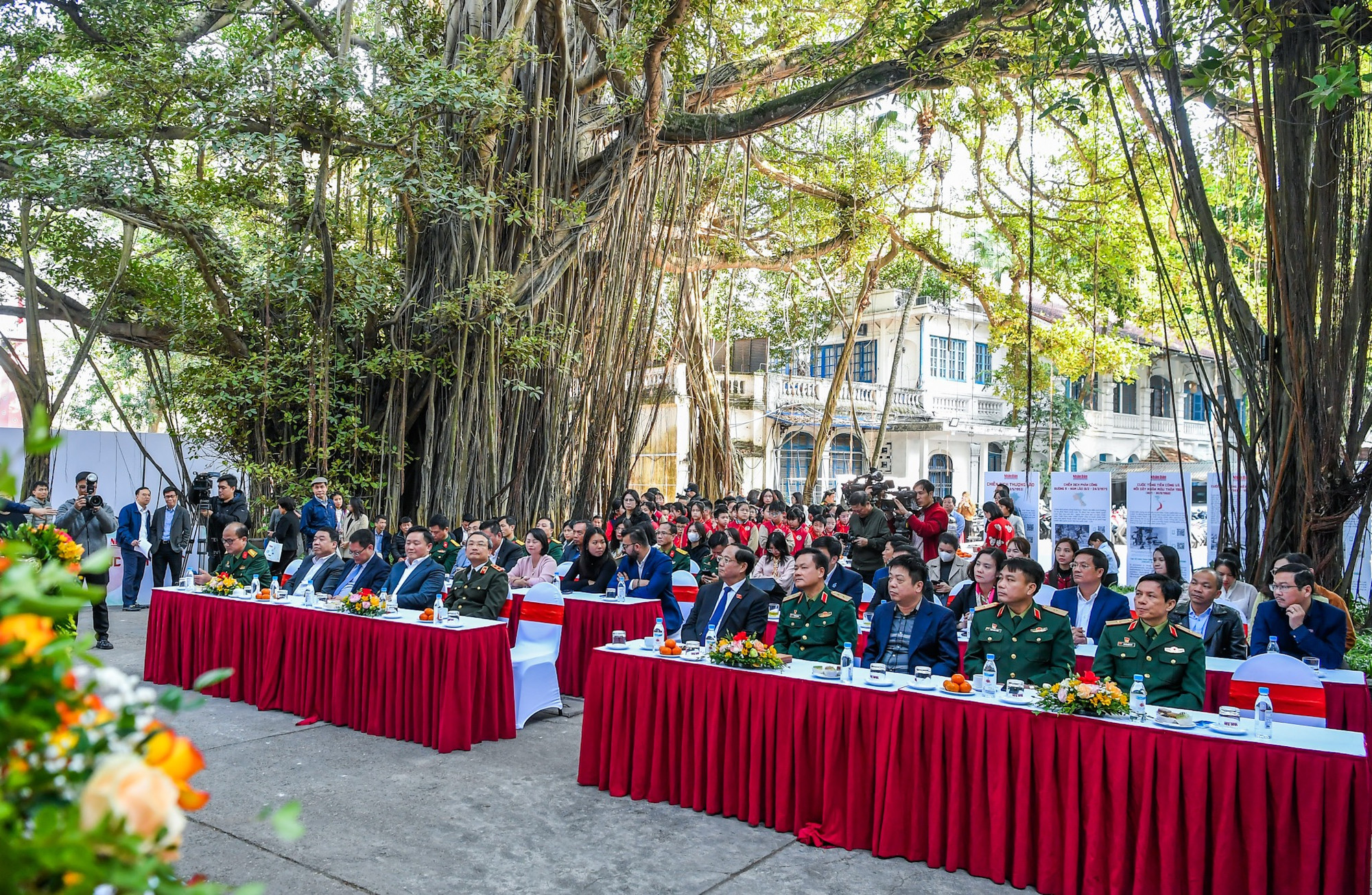 Các đại biểu tham dự chương trình.