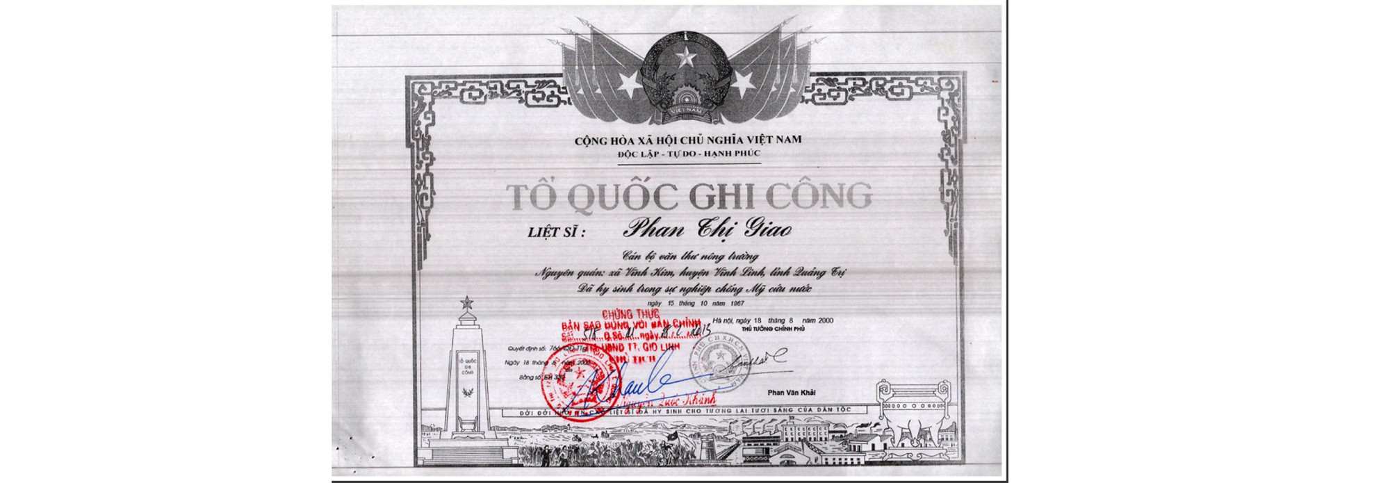 Bằng Tổ quốc ghi công công nhận liệt sĩ cho bà Phan Thị Giao.