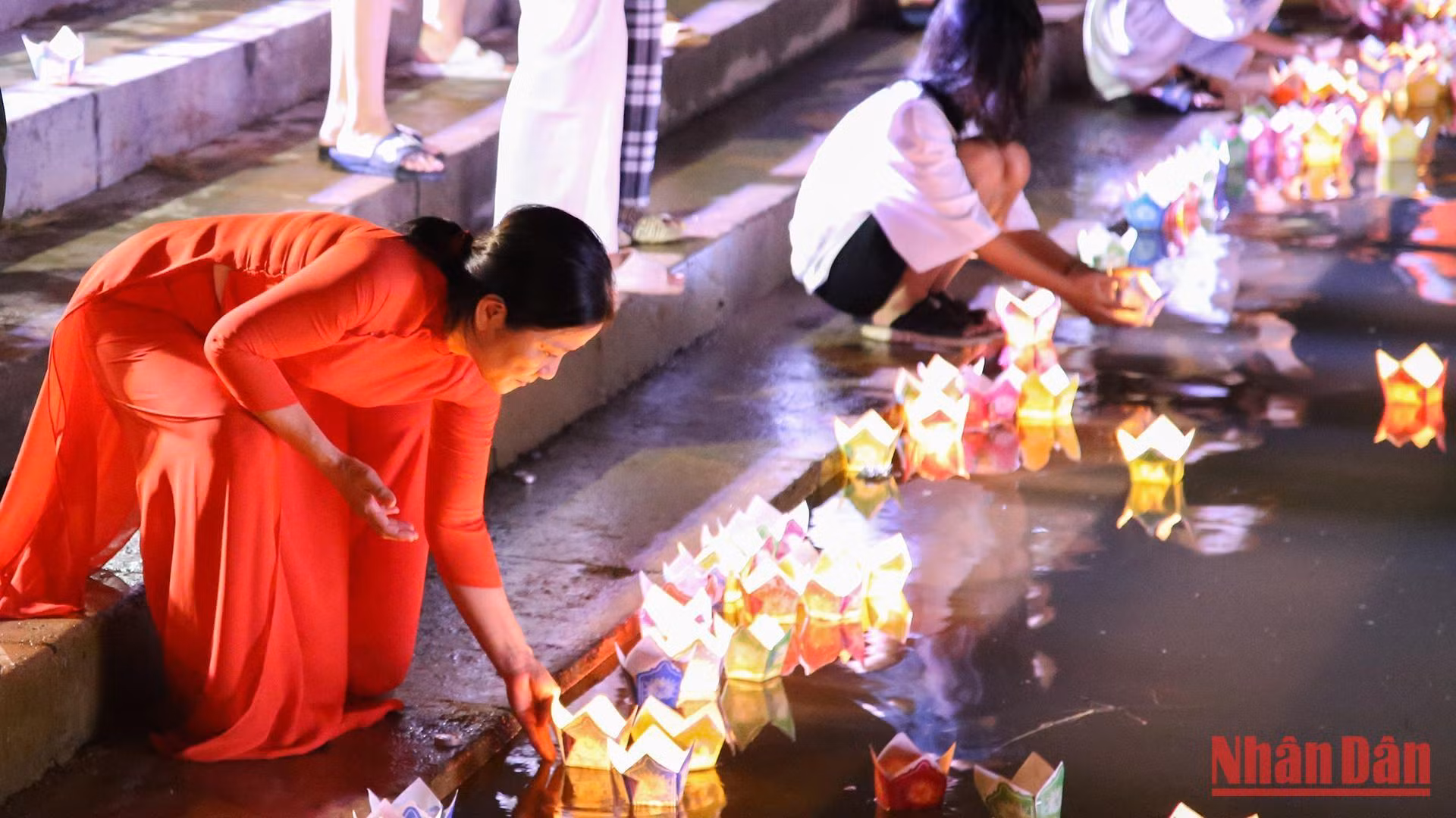Thả đèn tri ân là hoạt động đầy ý nghĩa, nhằm khẳng định đạo lý "đời đời nhớ ơn các anh hùng liệt sĩ".