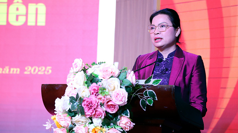 Đồng chí Hà Thị Nga, Ủy viên Trung ương Đảng, Bí thư Tỉnh ủy, Trưởng Đoàn đại biểu Quốc hội tỉnh Tuyên Quang phát biểu tại buổi lễ. Đồng chí Hà Thị Nga, Ủy viên Trung ương Đảng, Bí thư Tỉnh ủy, Trưởng Đoàn đại biểu Quốc hội tỉnh Tuyên Quang phát biểu tại buổi lễ.